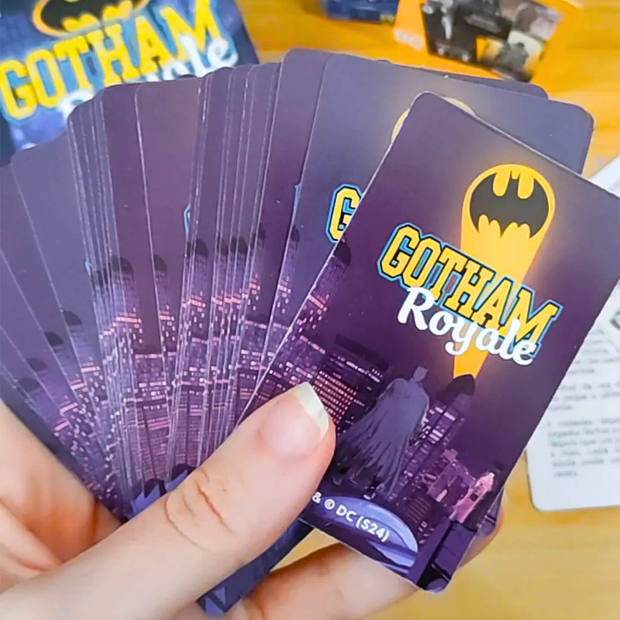 Jogo de Cartas Pocket Fun Gotham Royale Batman c/ 26 cartas Cooper Fun - 10056