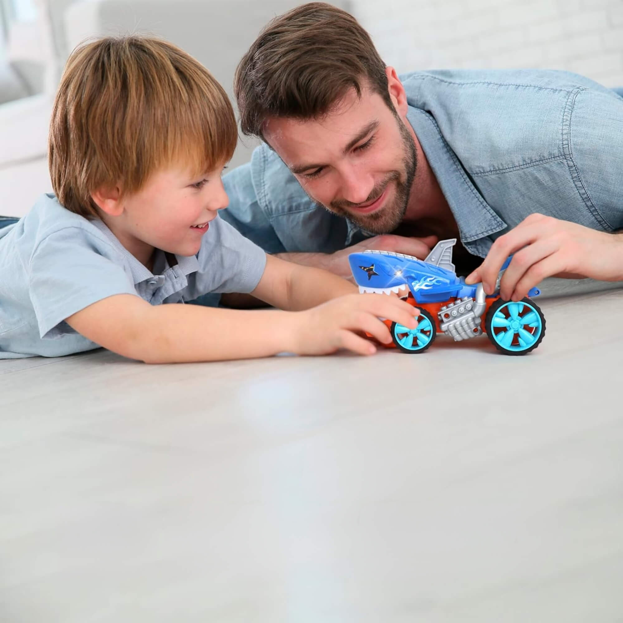 Brinquedo Infantil Hot Wheels Carro Tubarão com Luz e Som Multikids - BR2483