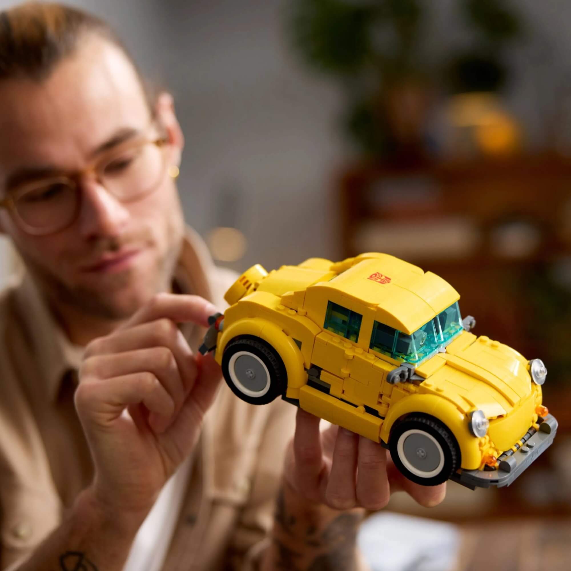 LEGO Icons Transformers Bumblebee 950 Peças - 4111110338