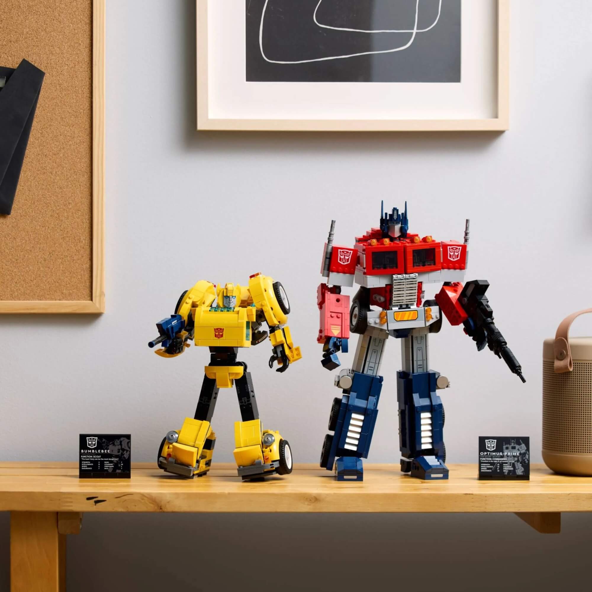 LEGO Icons Transformers Bumblebee 950 Peças - 4111110338