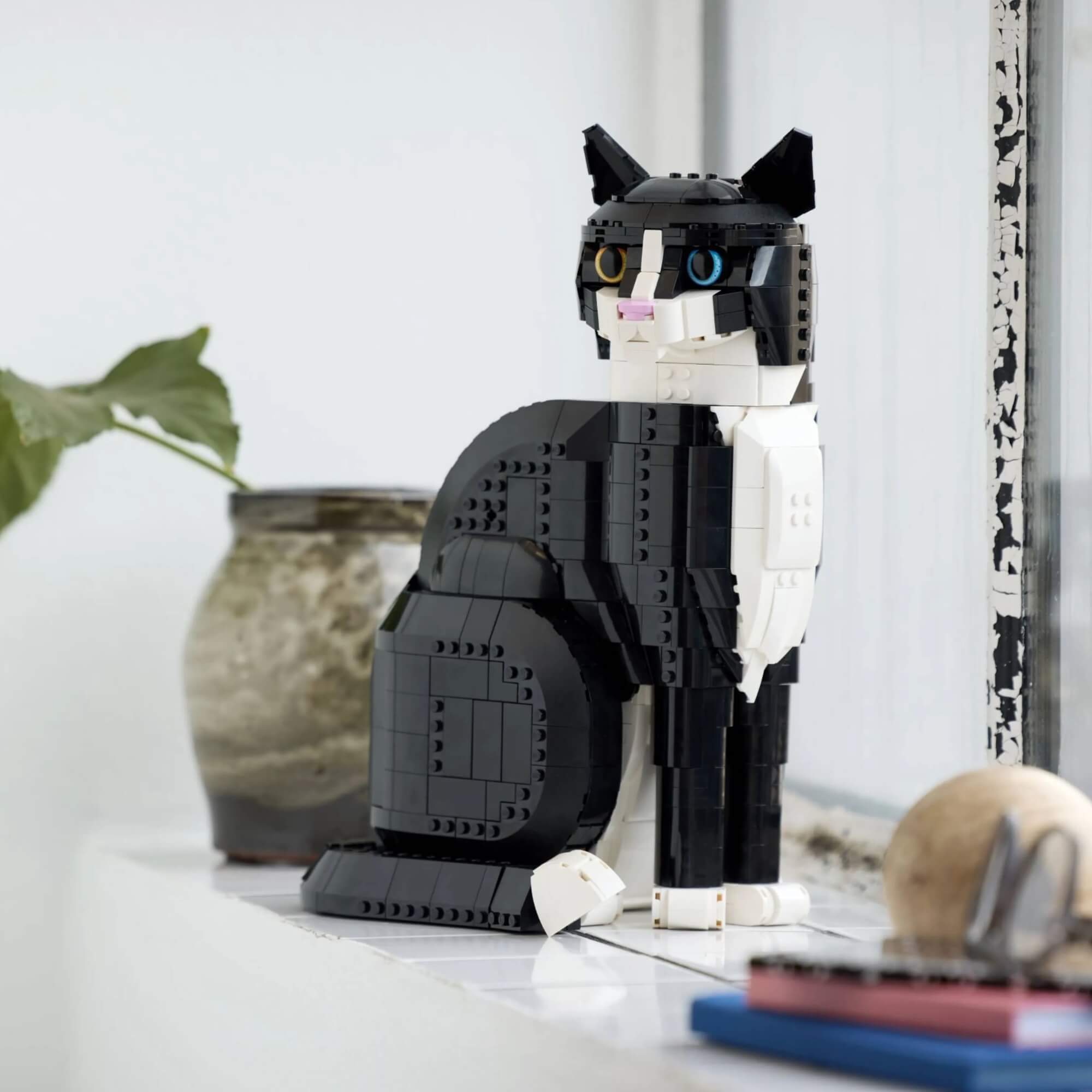LEGO Ideas - Gato Negro de Smoking 1710 peças - 4111121349
