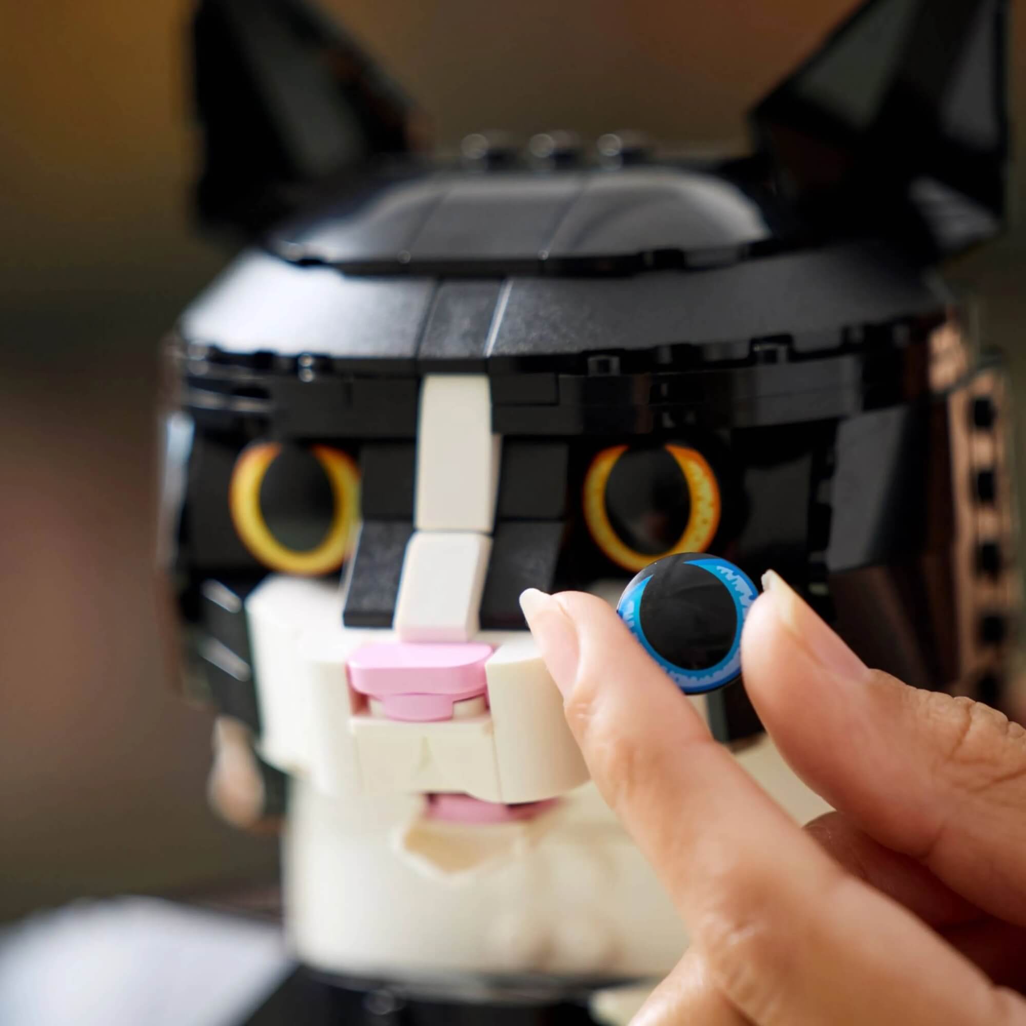 LEGO Ideas - Gato Negro de Smoking 1710 peças - 4111121349