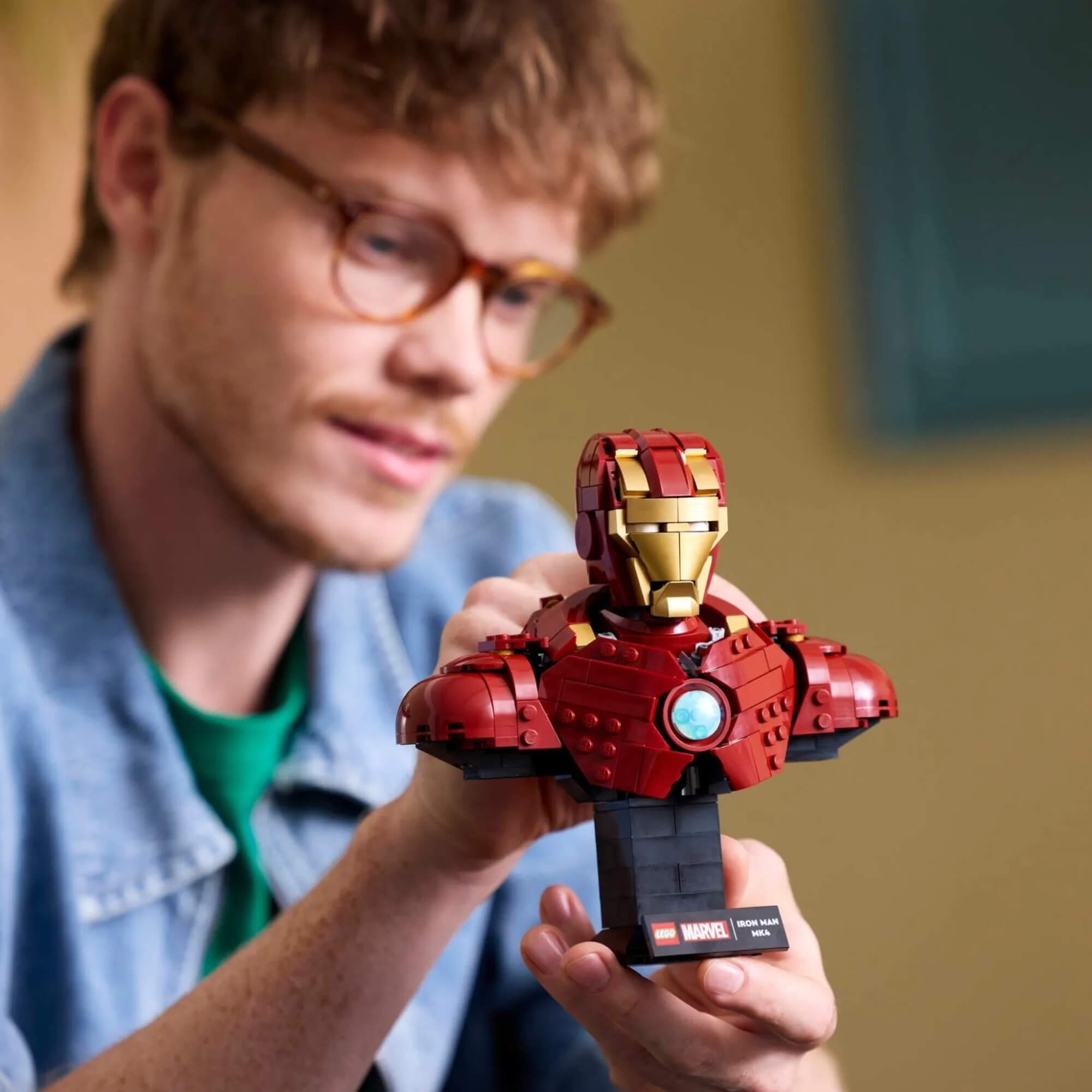 LEGO Marvel - Busto do Homem de Ferro MK4 com 436 peças - 4111176327