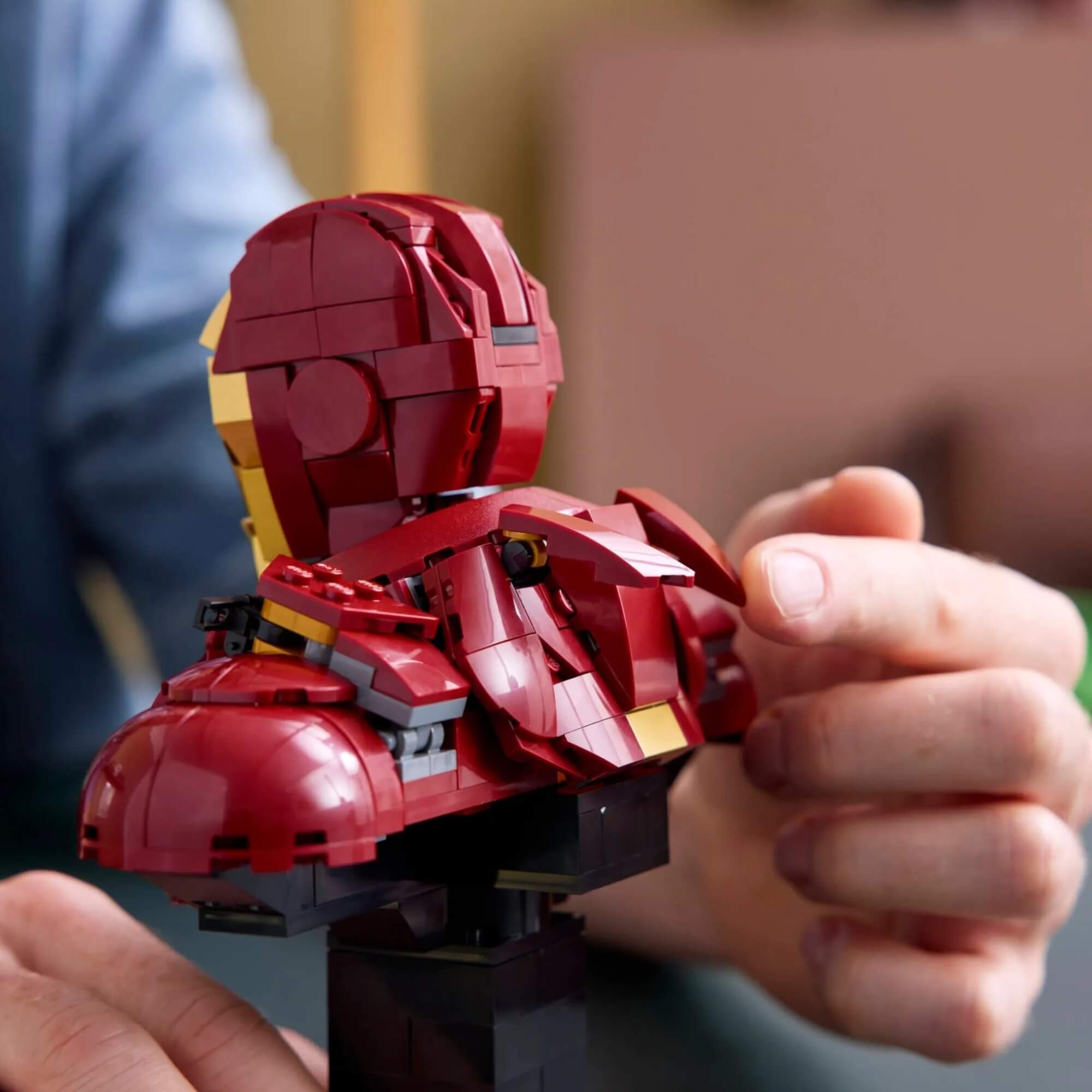 LEGO Marvel - Busto do Homem de Ferro MK4 com 436 peças - 4111176327