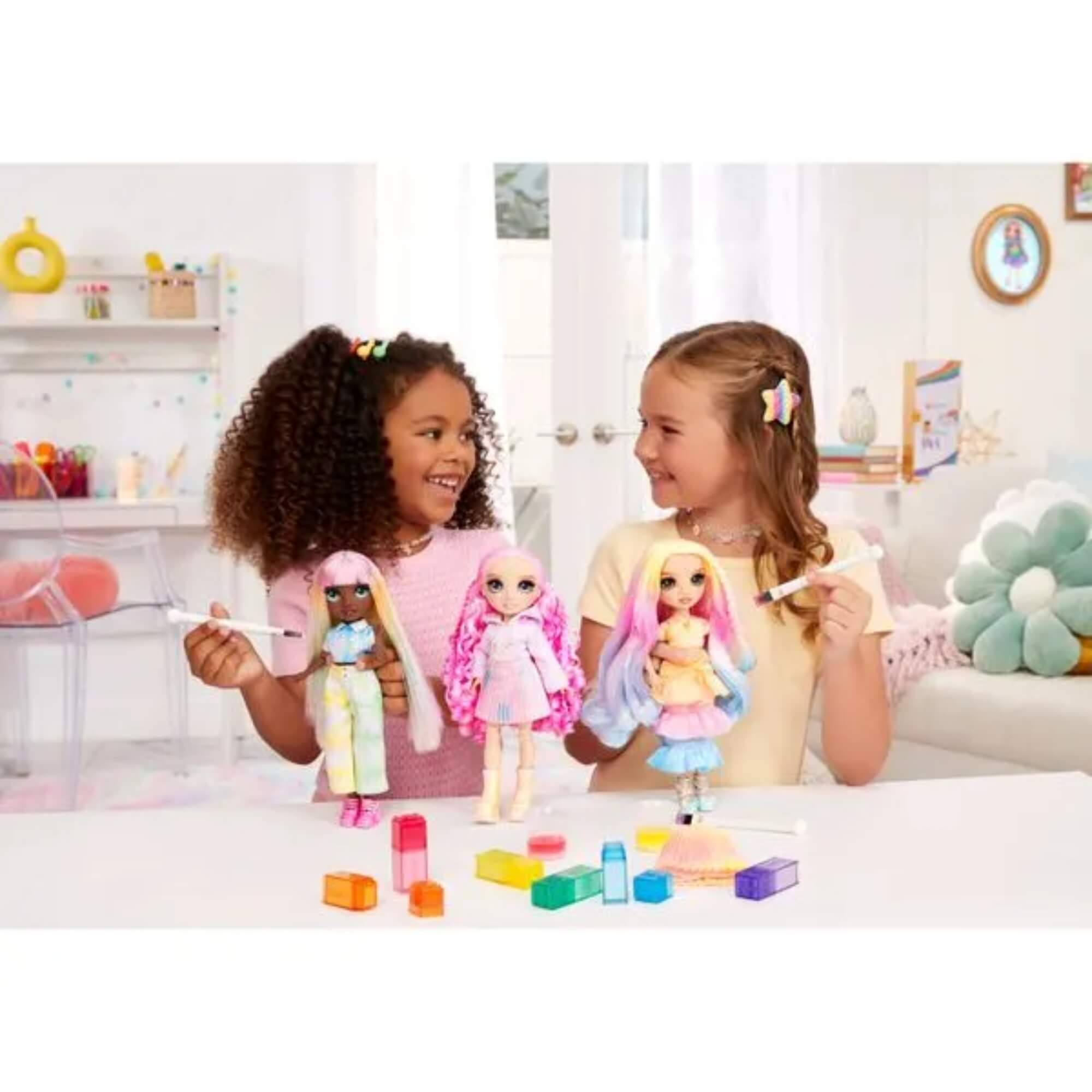Boneca Rainbow High Watercolor & Create - Olhos Verdes MGA - 4222507734