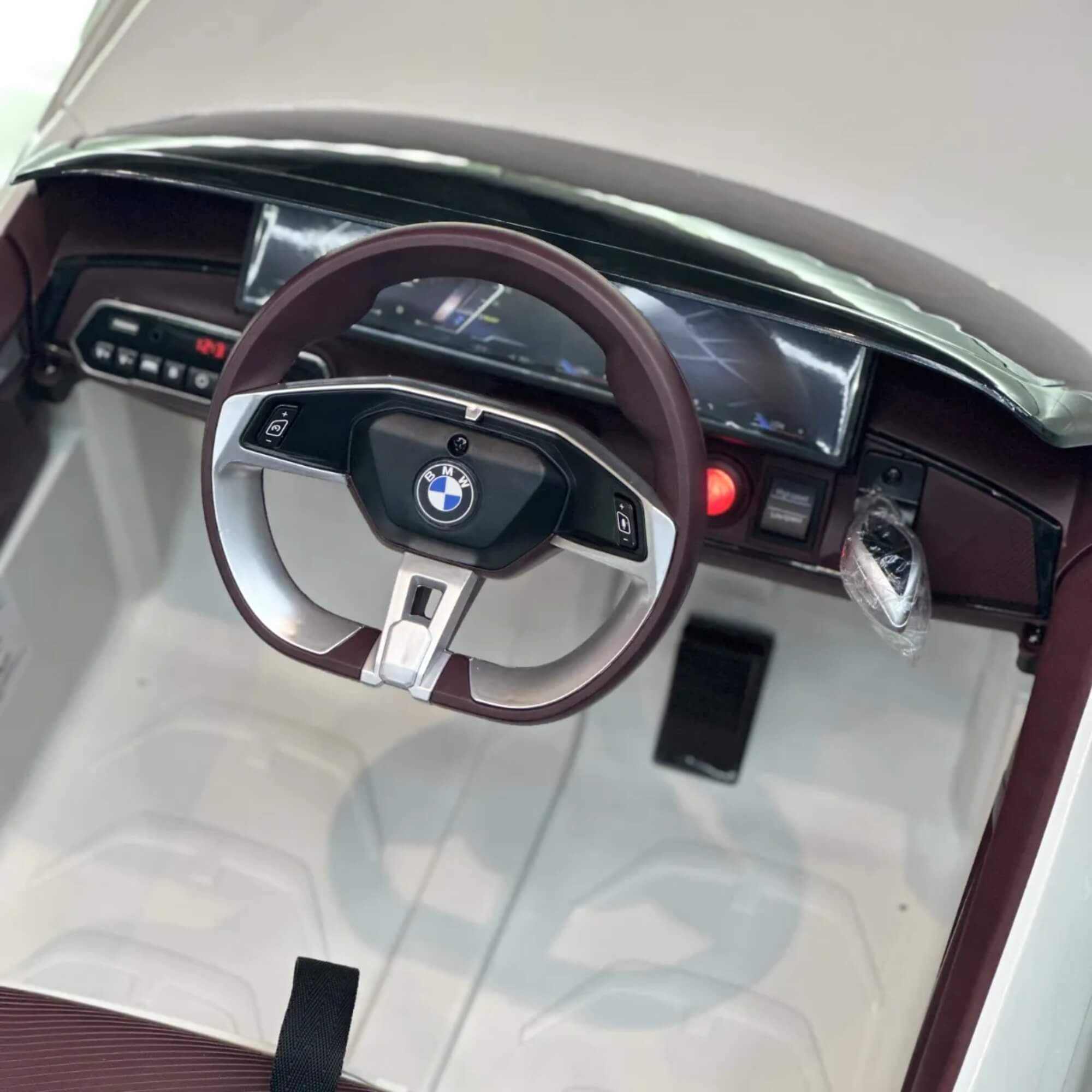 Carro Elétrico Infantil BMW I4 12V com Controle Remoto Branco Zippy Toys - 9980