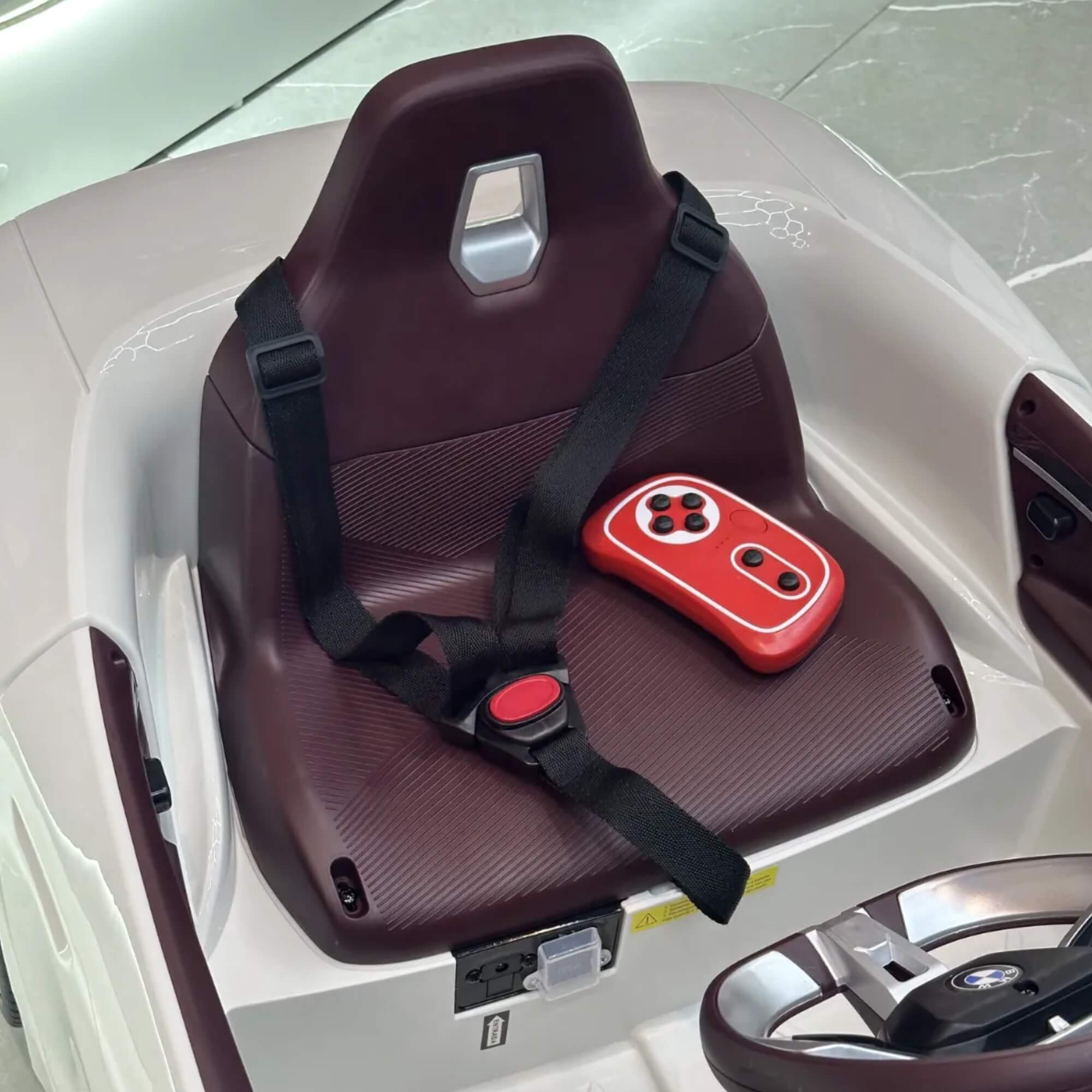 Carro Elétrico Infantil BMW I4 12V com Controle Remoto Branco Zippy Toys - 9980