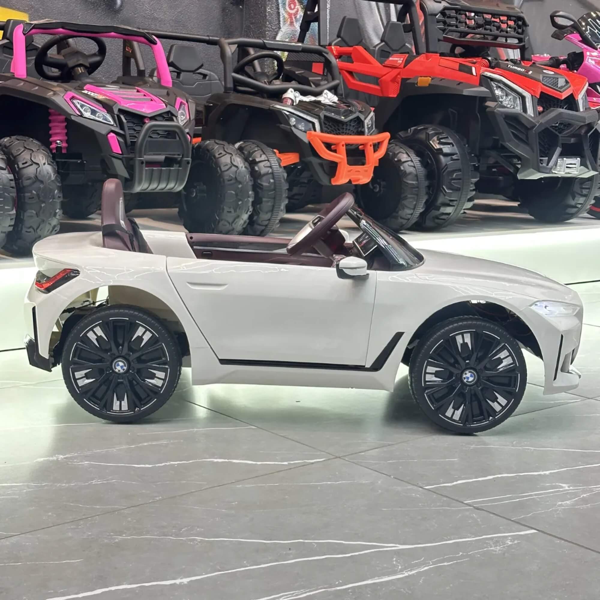 Carro Elétrico Infantil BMW I4 12V com Controle Remoto Branco Zippy Toys - 9980