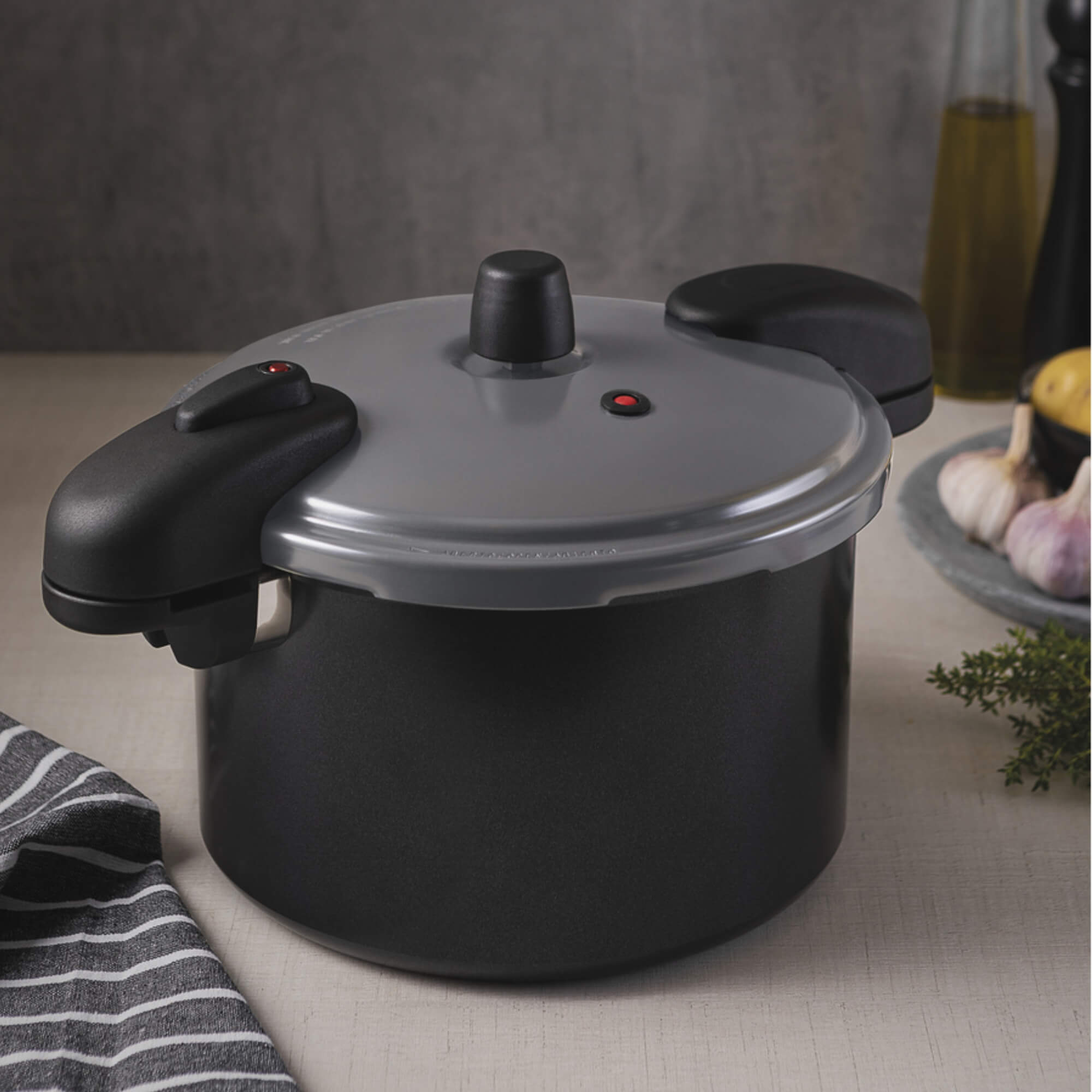 Panela de Pressão 7L 24cm Valência Black Alumínio com Revest Cerâmico Preto Tramontina - 20565424
