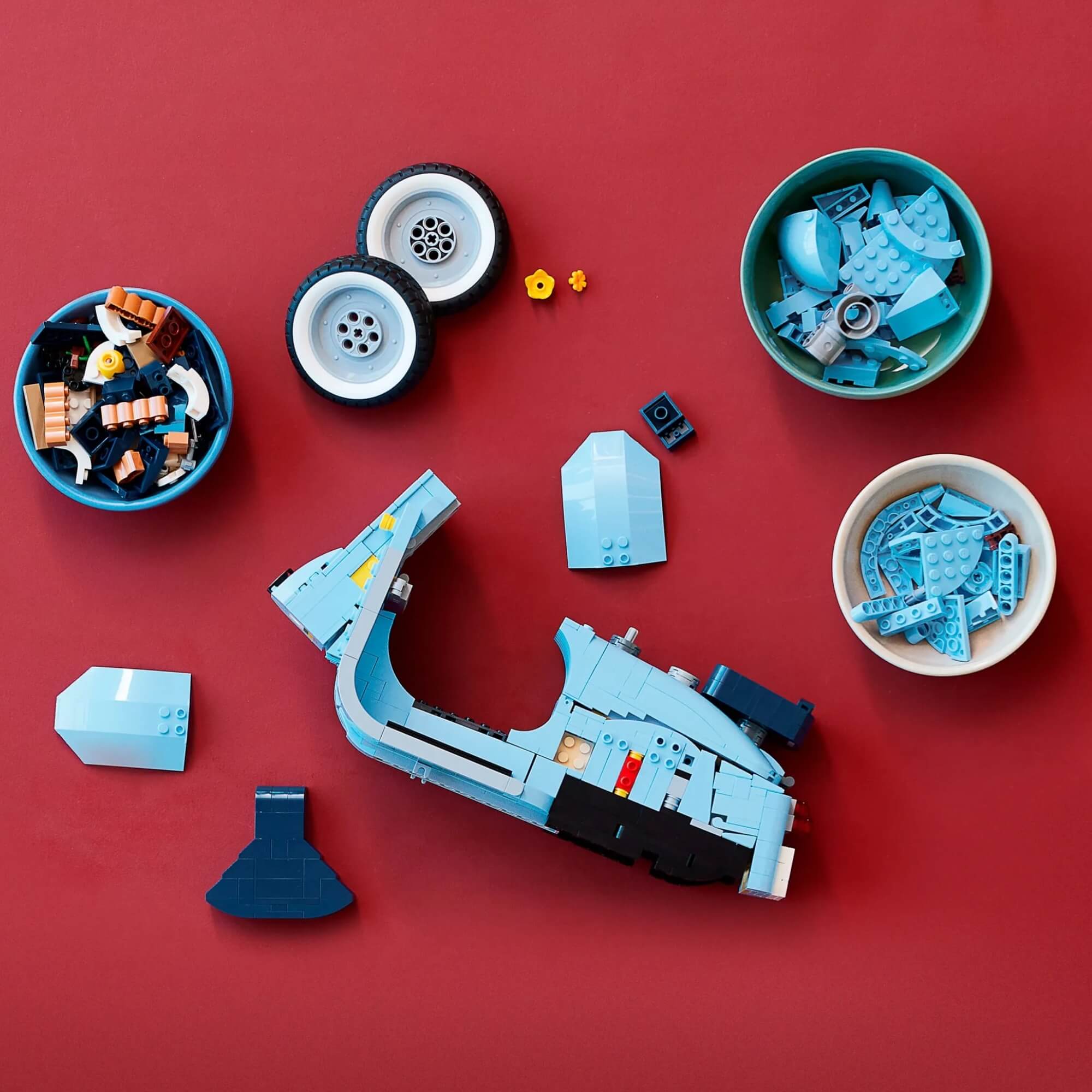 LEGO Creator Expert - Vespa 125 com 1106 peças - 4111110298