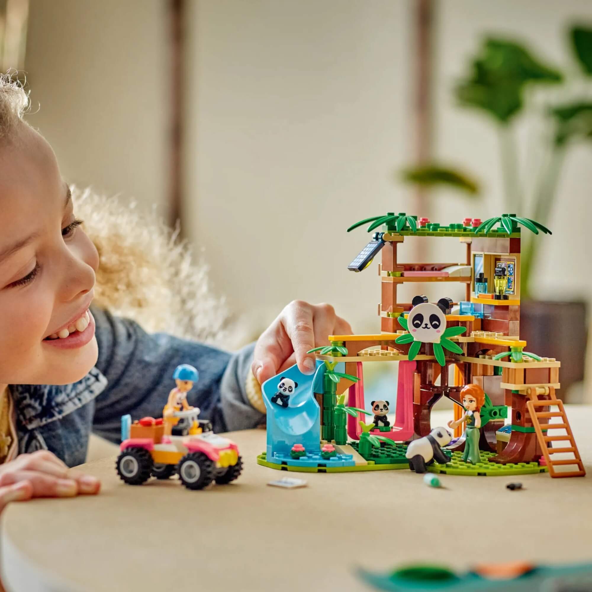 LEGO Friends - Refúgio de Pandas 243 peças - 4111142648