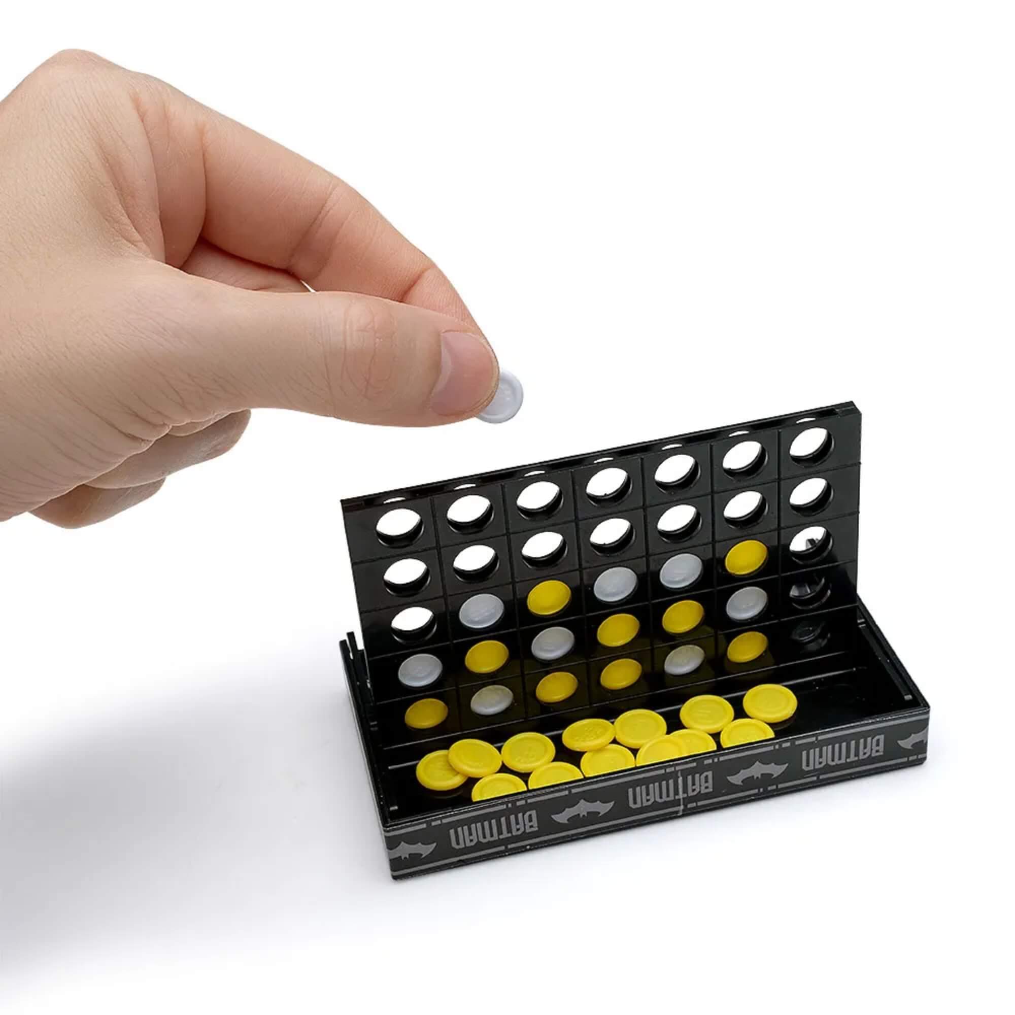 Liga Quatro Jogo de Raciocínio Batman - Display c/12 Caixas com 42 Peças Leonora - 10462
