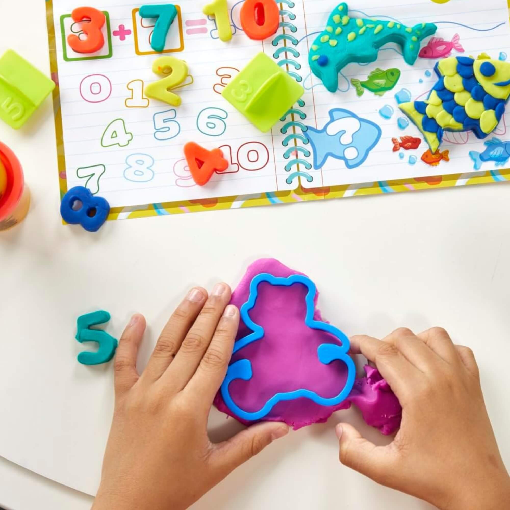 Brinquedo Infantil Play-Doh Massinha de Modelar Brincar e Aprender c/ Acessórios Hasbro - 18541