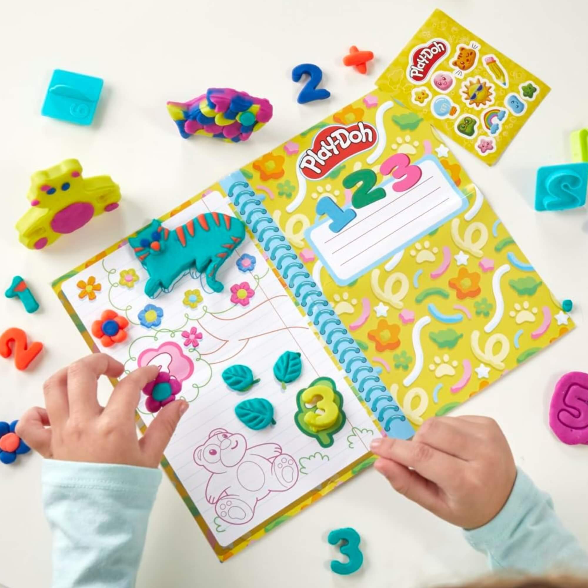 Brinquedo Infantil Play-Doh Massinha de Modelar Brincar e Aprender c/ Acessórios Hasbro - 18541