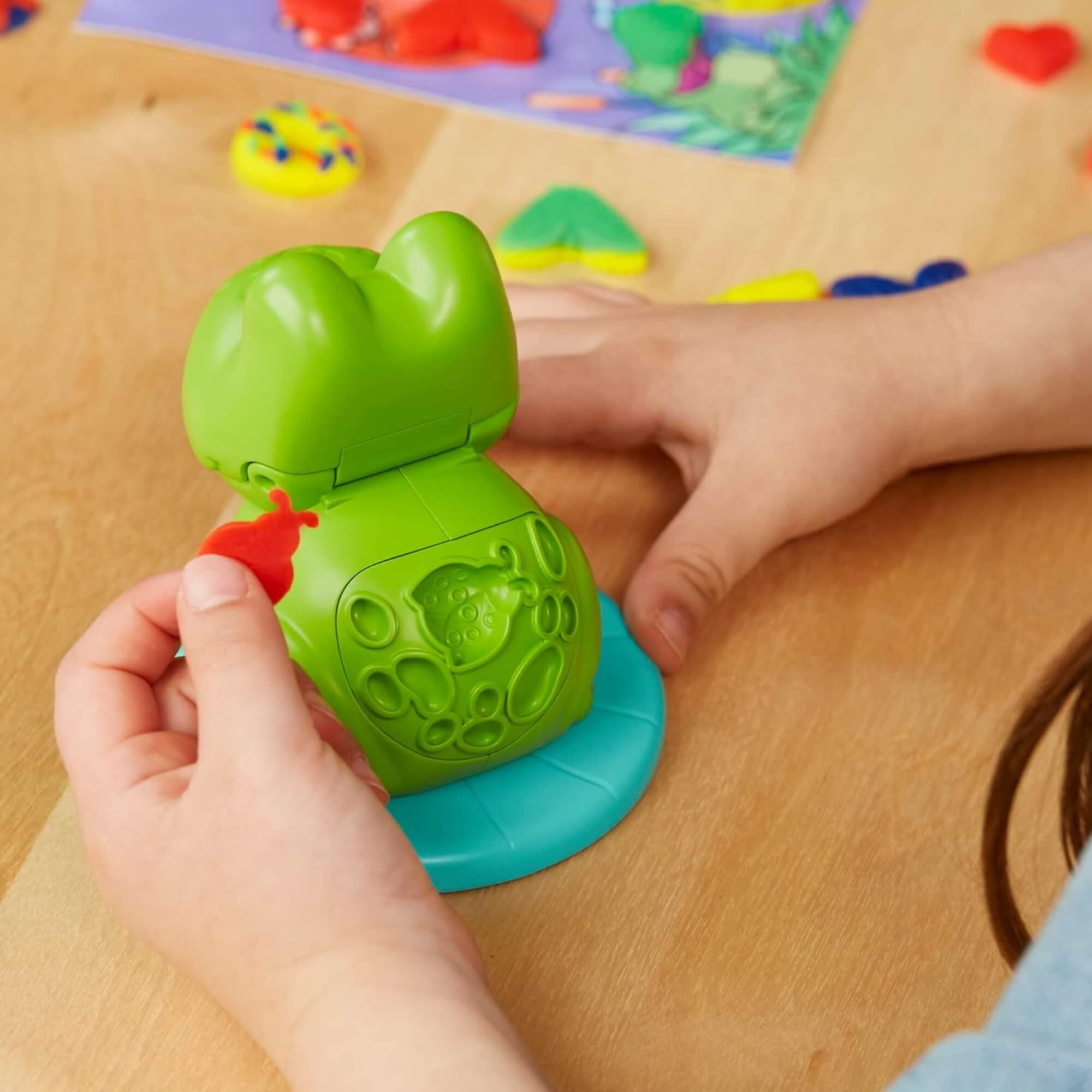 Brinquedo Infantil Play-Doh Sapo Um Dia na Lagoa Massinha de Modelar Hasbro - 17542
