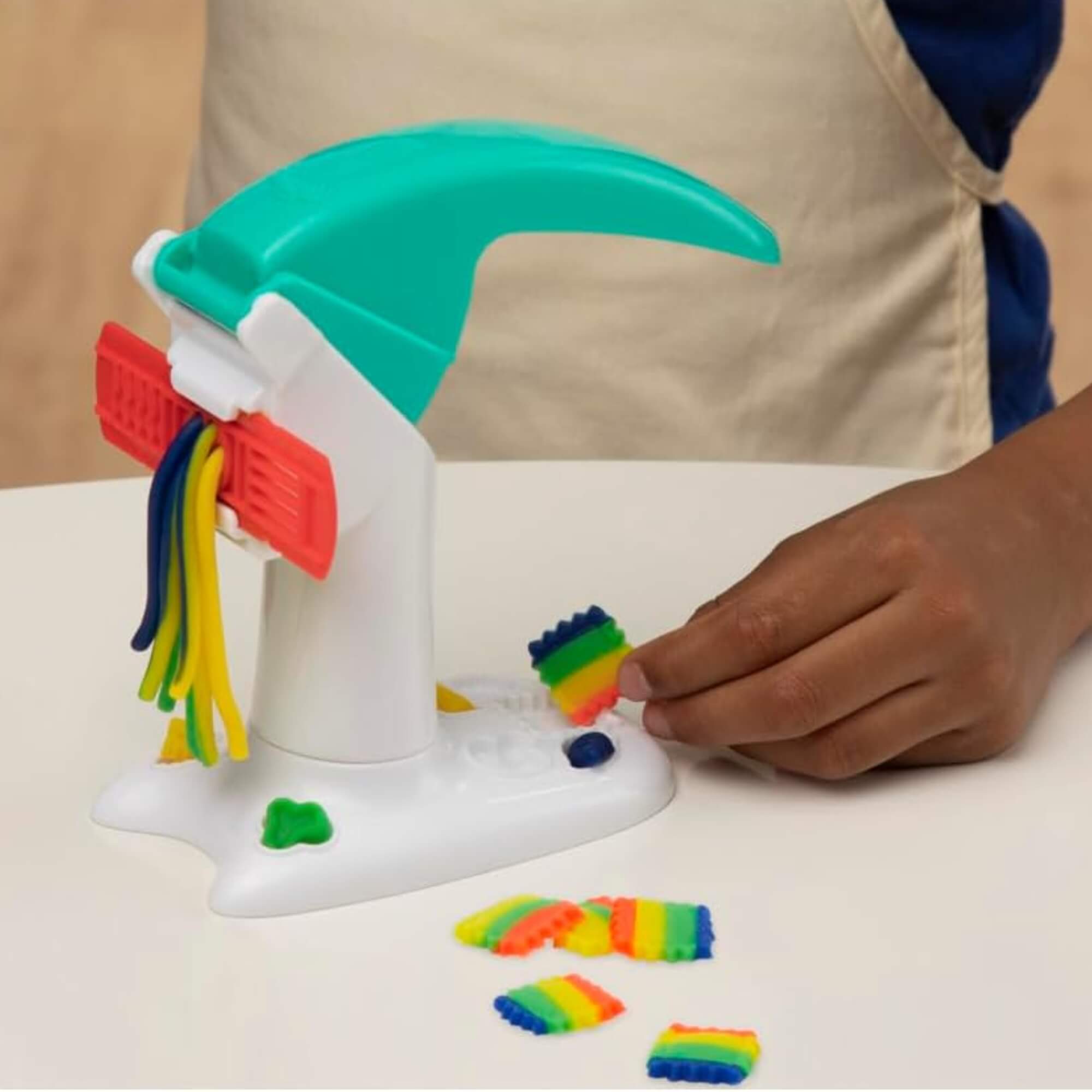 Brinquedo Infantil Play-Doh Macarrão Mágico c/ Acessórios e Massinhas Hasbro - 18540