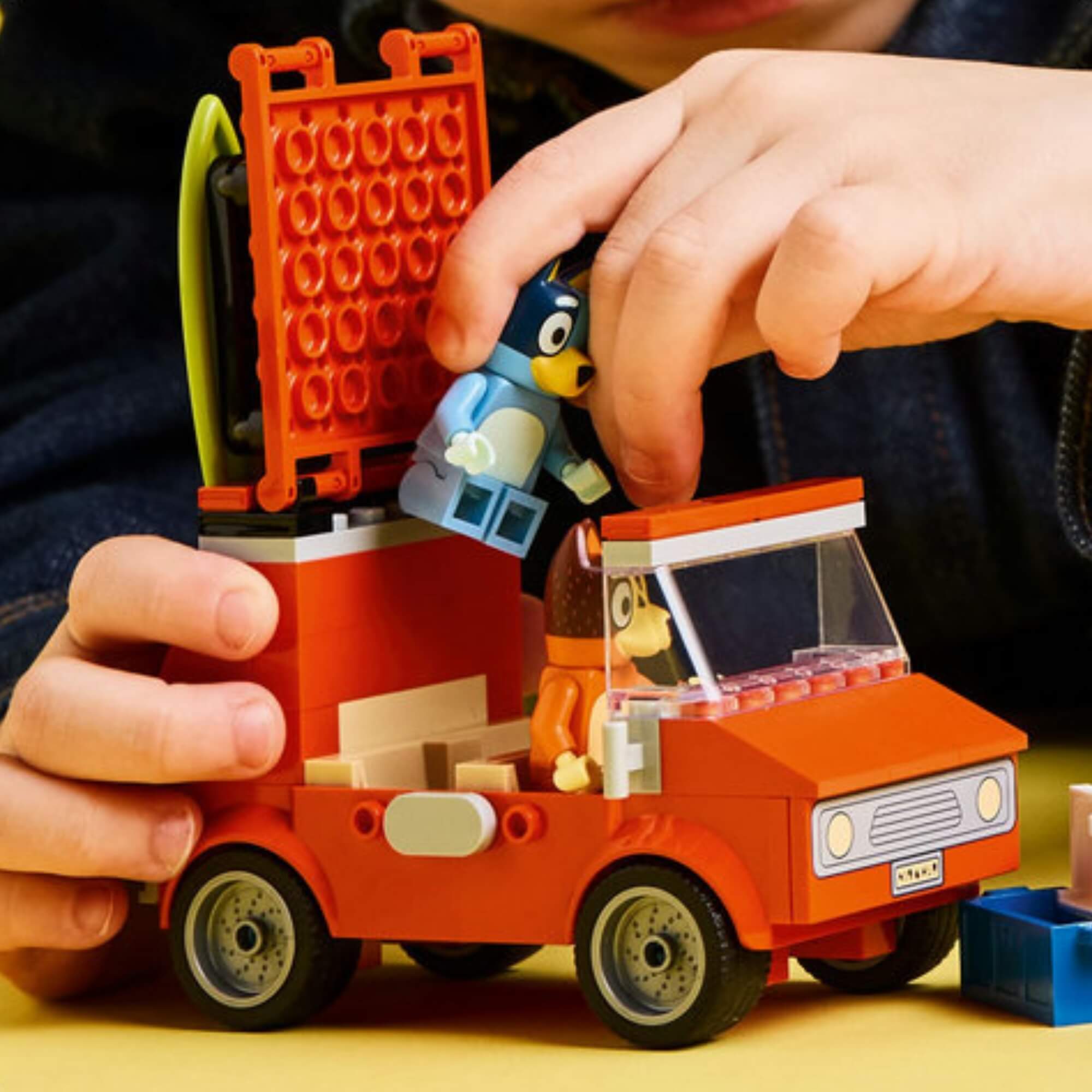 LEGO Bluey - Viagem de Carro em Família e Praia de Bluey 133 Peças - 4111111202