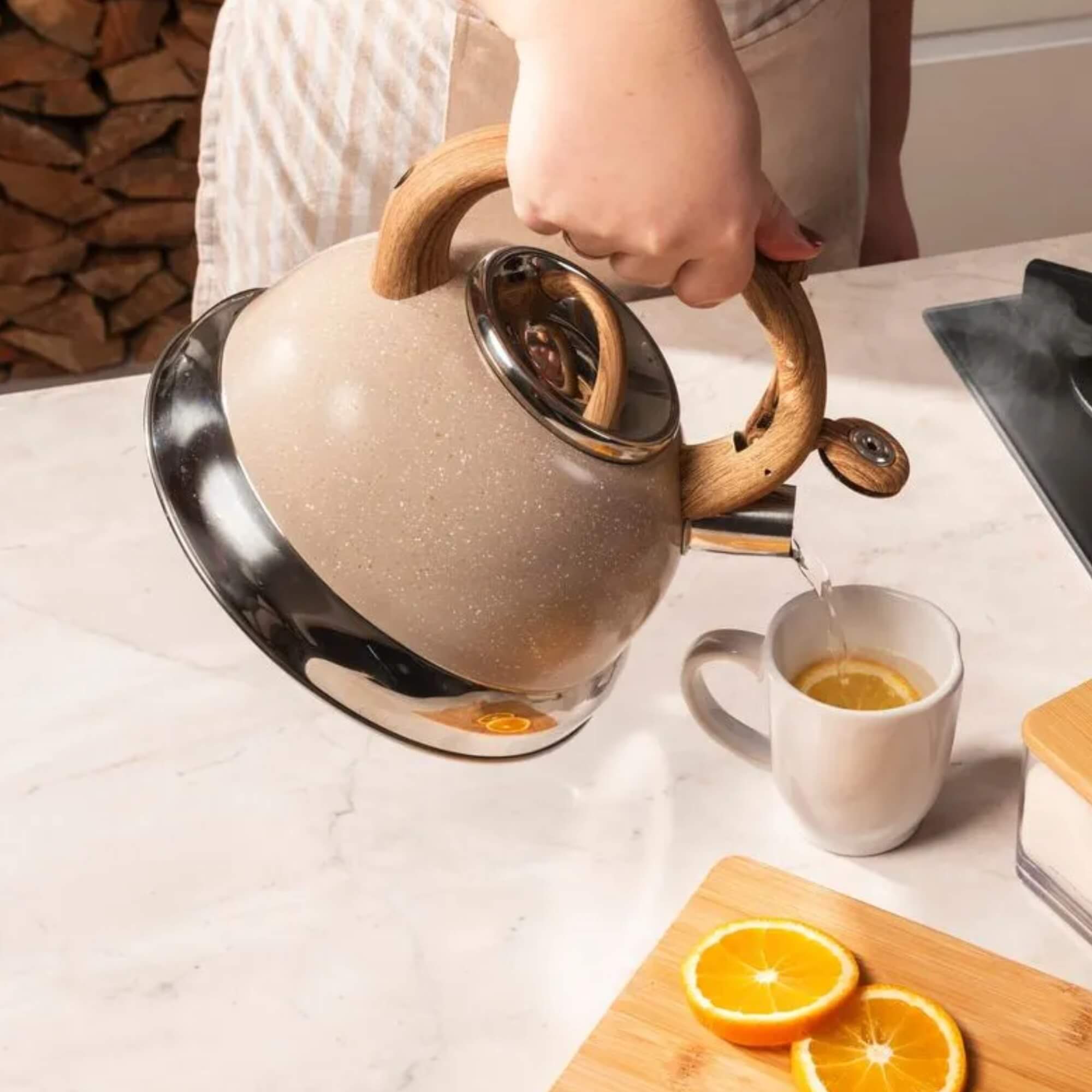 Chaleira de Inox com Indução e Apito 2,7 Litros Roma Areia Brinox - 4875/112