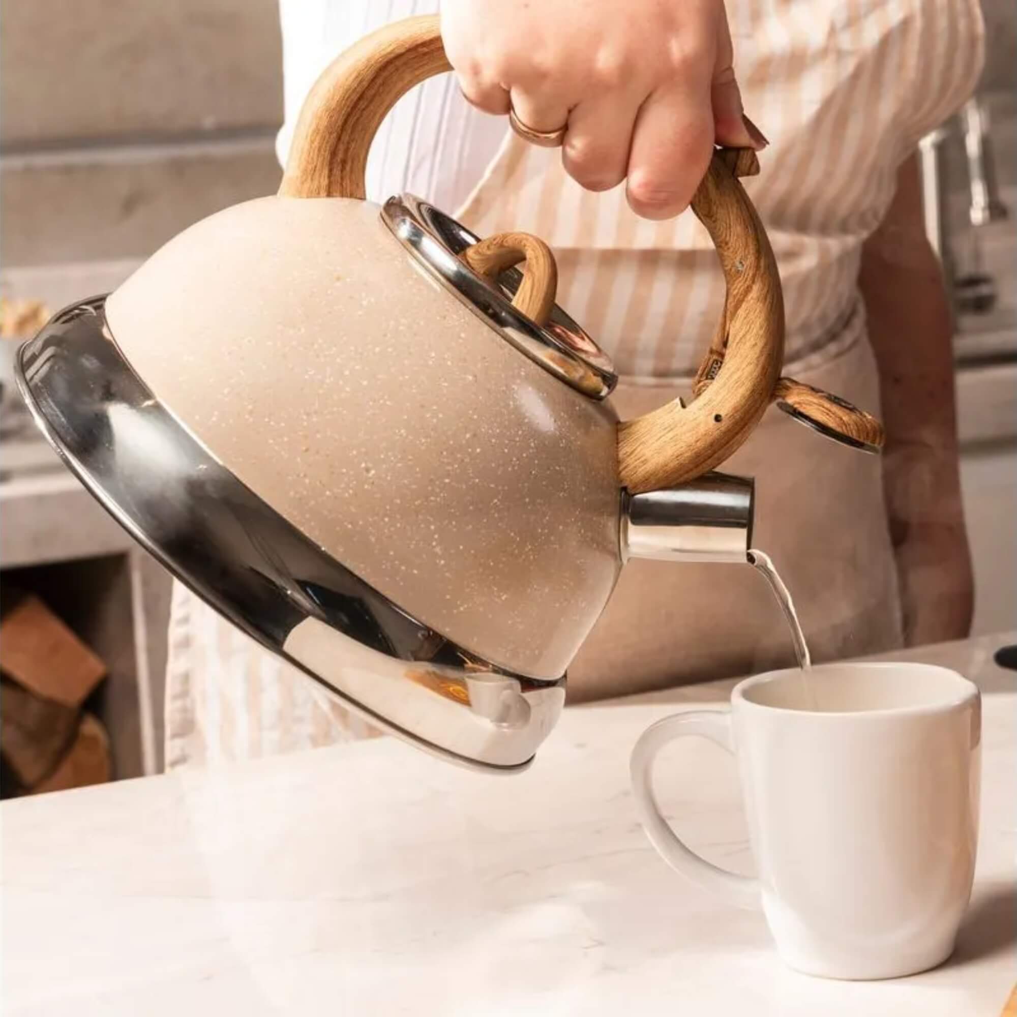 Chaleira de Inox com Indução e Apito 2,7 Litros Roma Areia Brinox - 4875/112