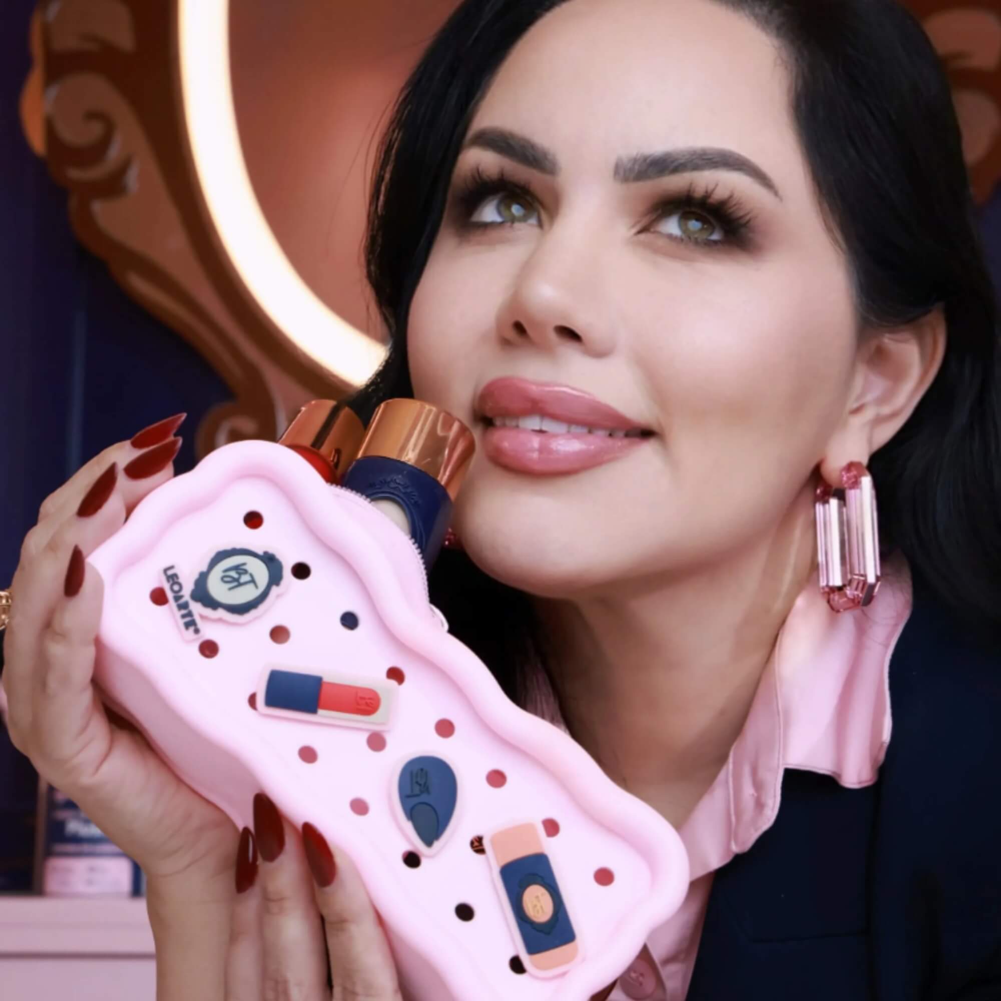 COMP Kit Exclusivo Bruna Tavares: Estojo de Silicone + Fone Sem Fio Bluetooth Leonora