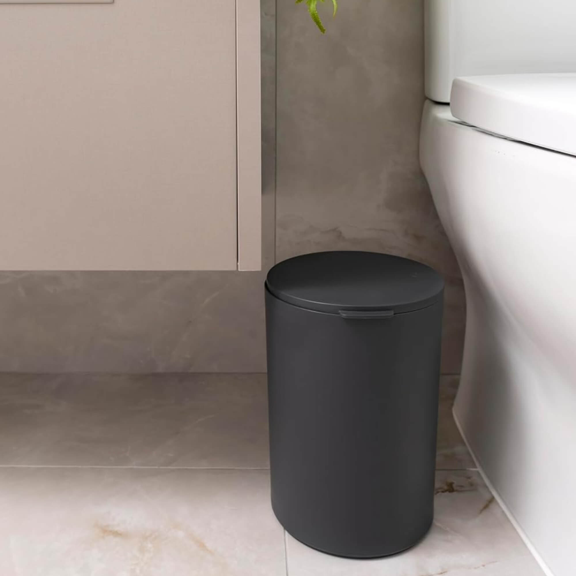 COMP Kit Banheiro Coza Brinox Serene Cinza Chumbo: Lixeira 5L + Escova Sanitária