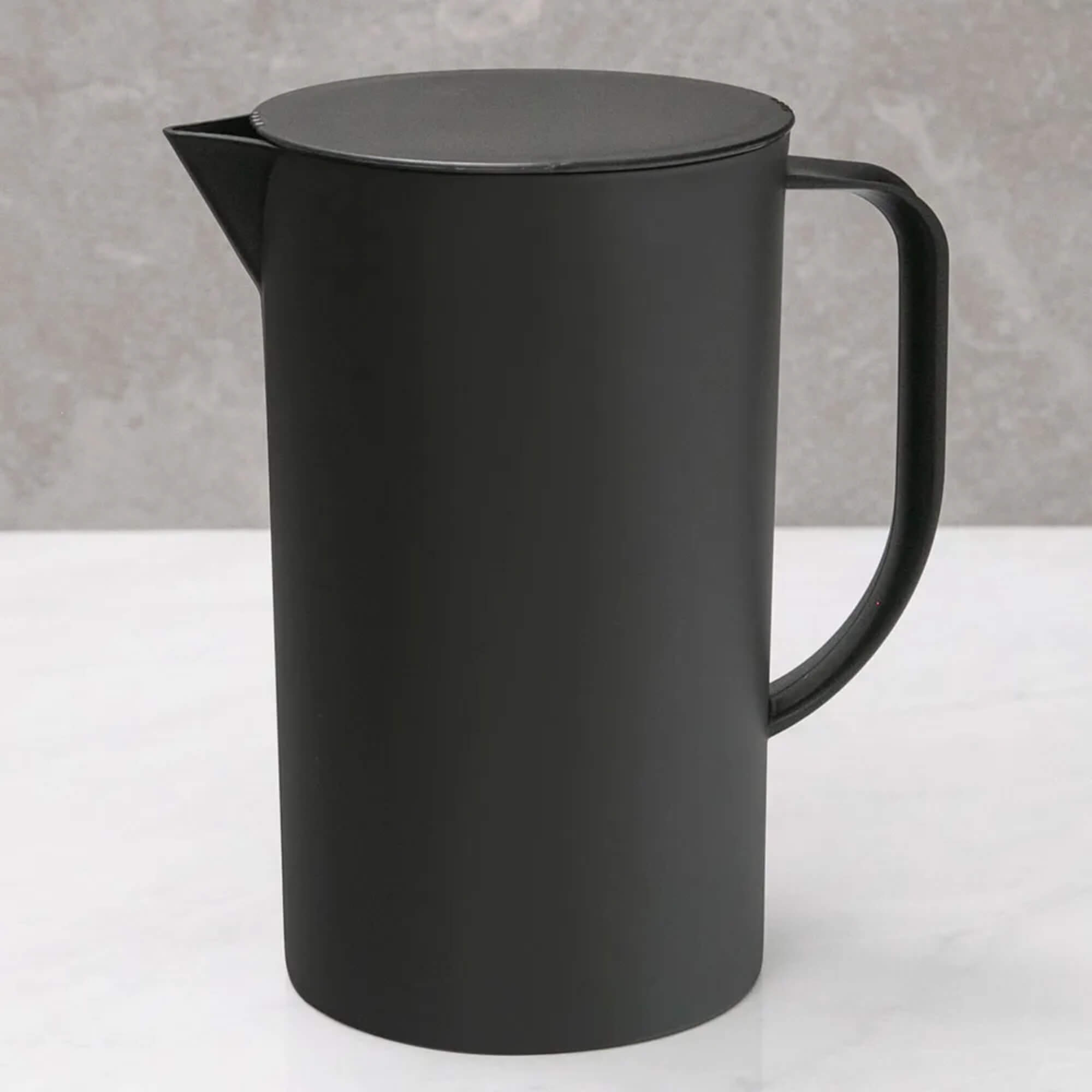 COMP Kit Cozinha Coza Brinox Preto: Jarra Cozy com Tampa 2L + 4 Copos Cônicos de 500ml cada