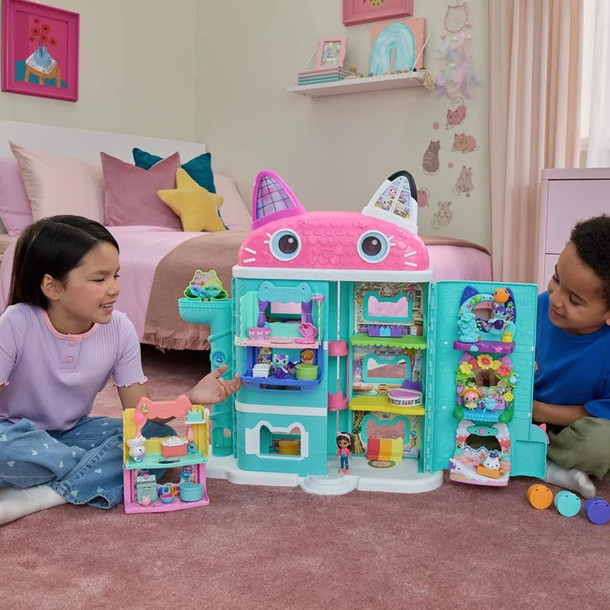 COMP Kit Boneca Gabby 13" com orelhas de gato + Casa de Bonecas Gabby’s Dollhouse the Movie