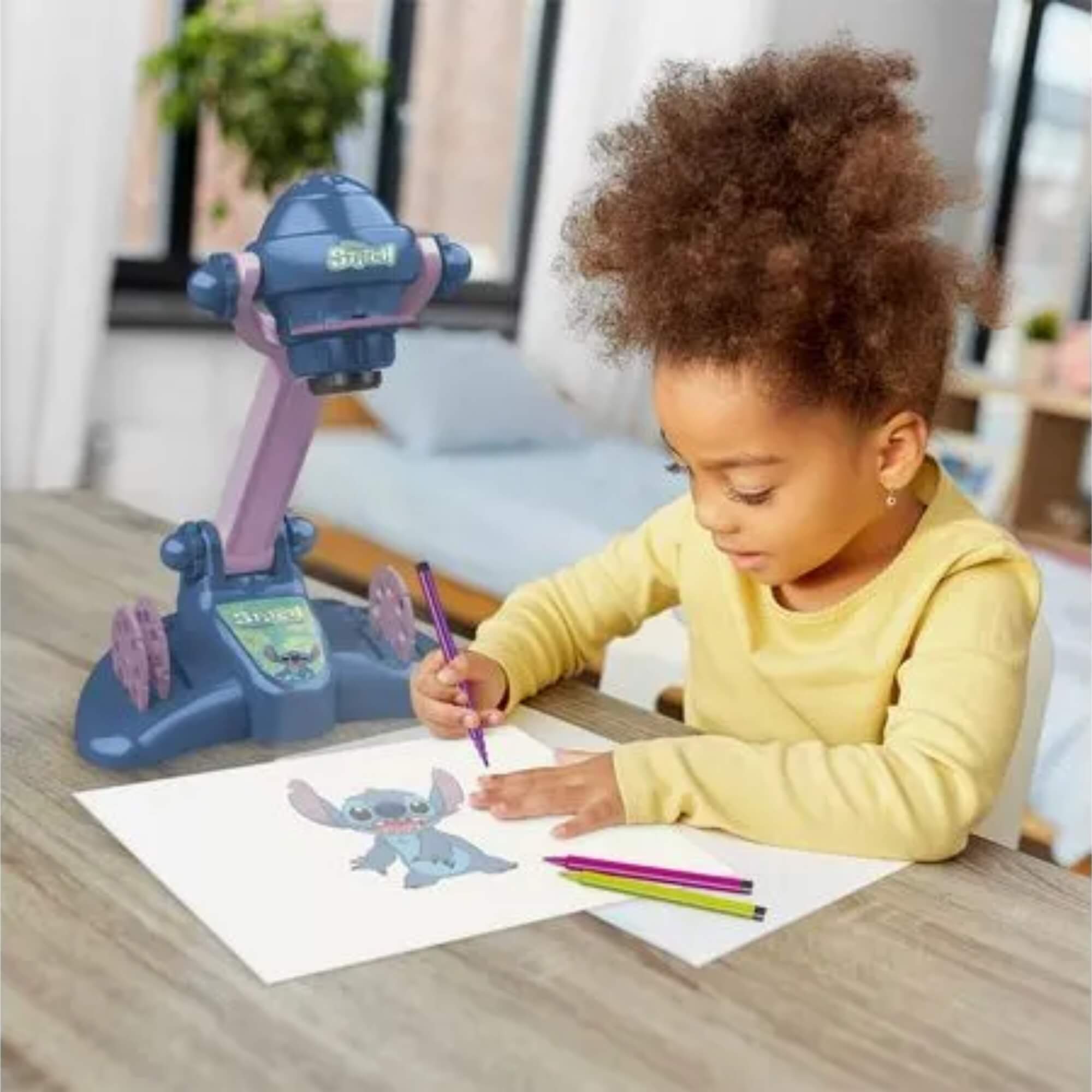 Brinquedo Infantil Projetor de Desenhos Disney Stitch Multikids - BR2535