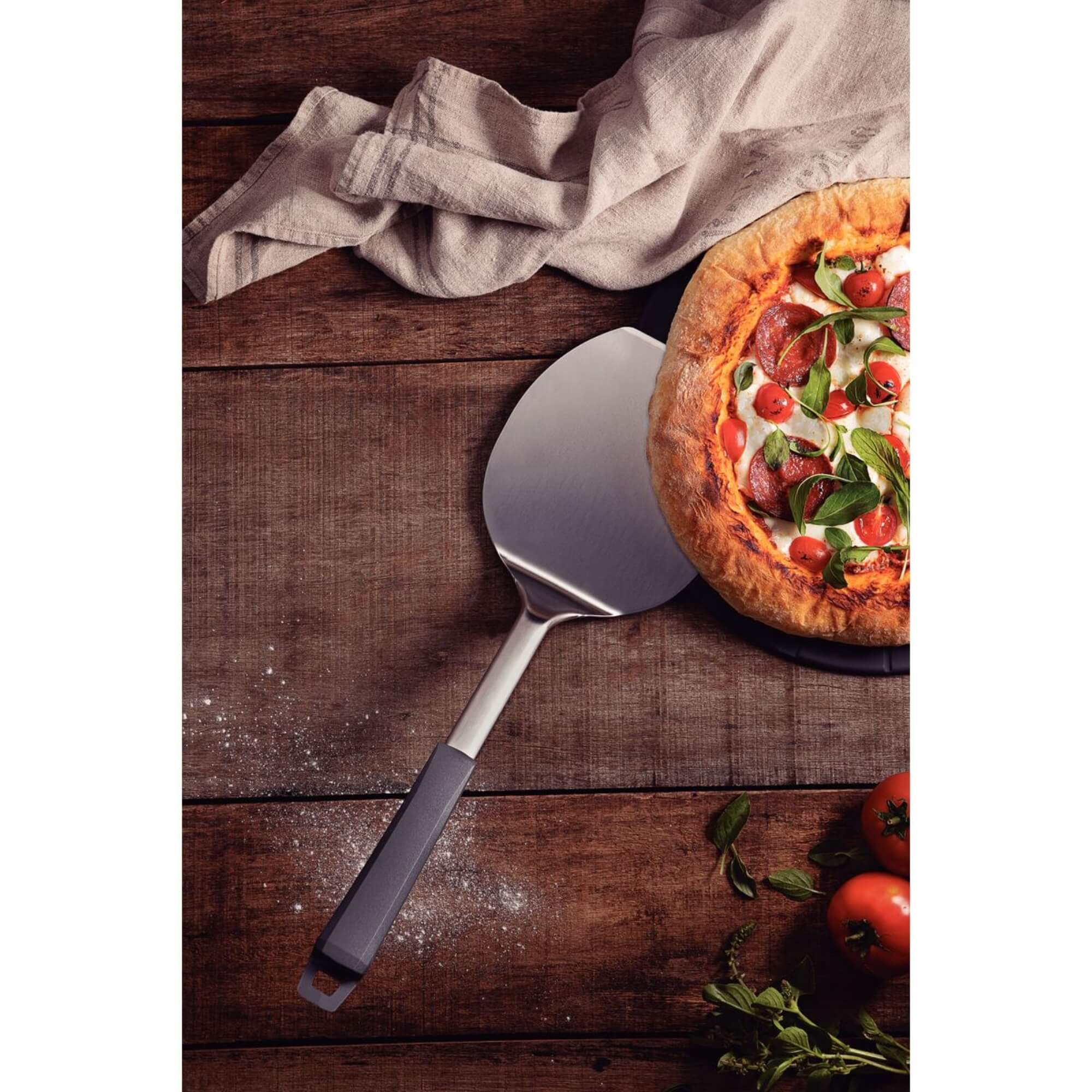 COMP Kit Pizza Tramontina Espátula Inox + Tábua de Corte para Pizza em Polipropileno Cinza
