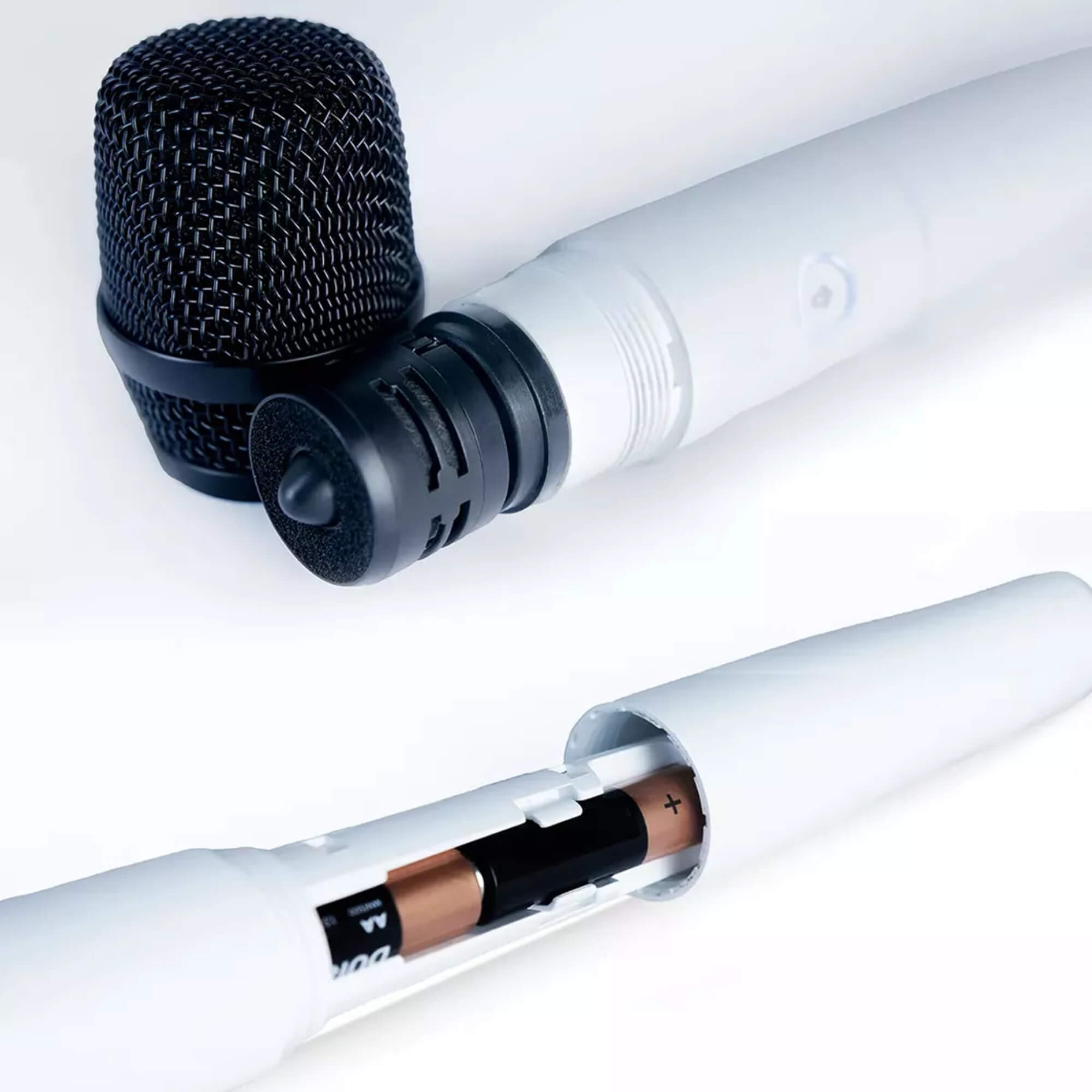 COMP Kit com 2 Microfones sem Fio Dinâmico AR100 HT na cor Branca Leson