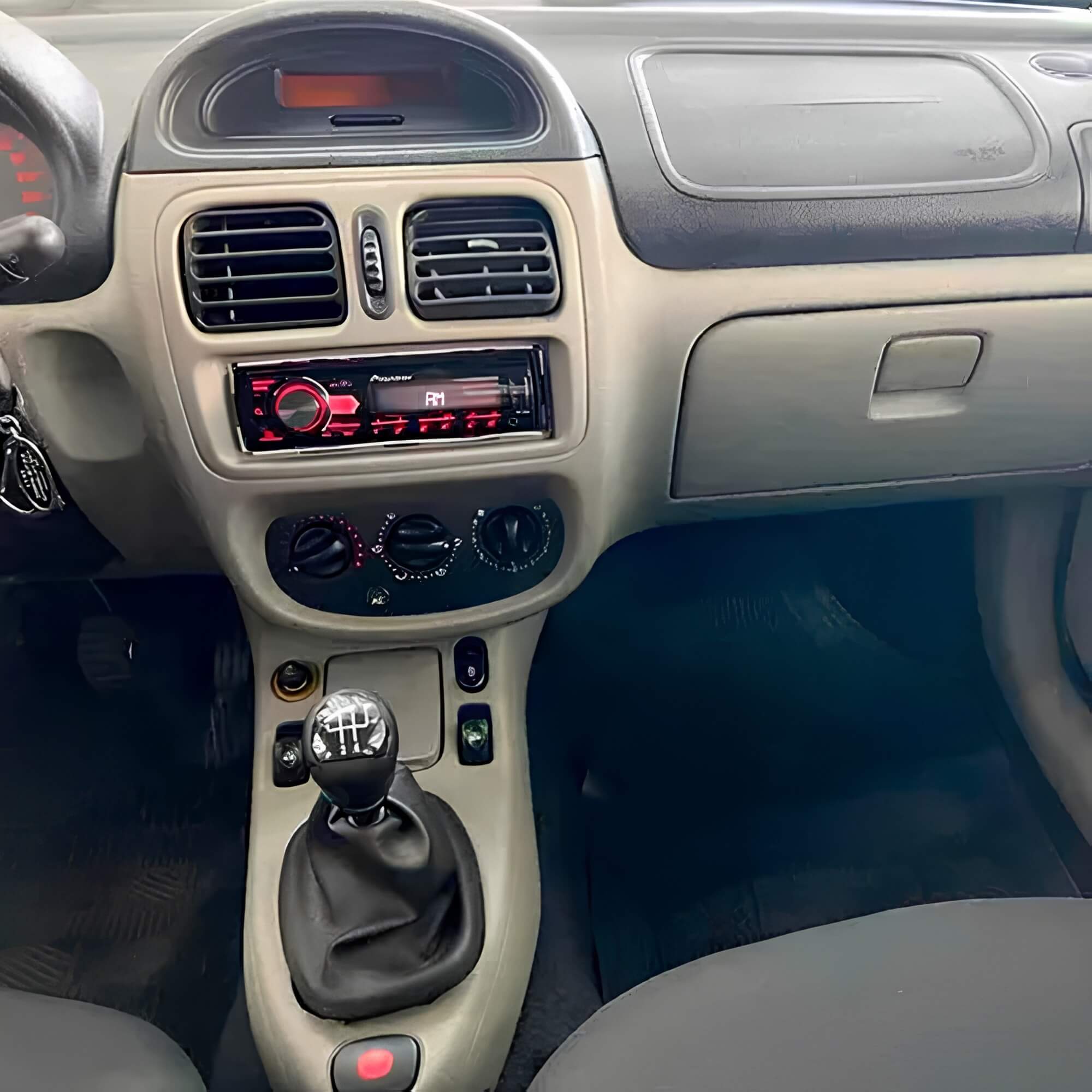 Moldura 9" Renault Clio G2 98/05 cor Preta Padrão Chinês Fiamon - 5963