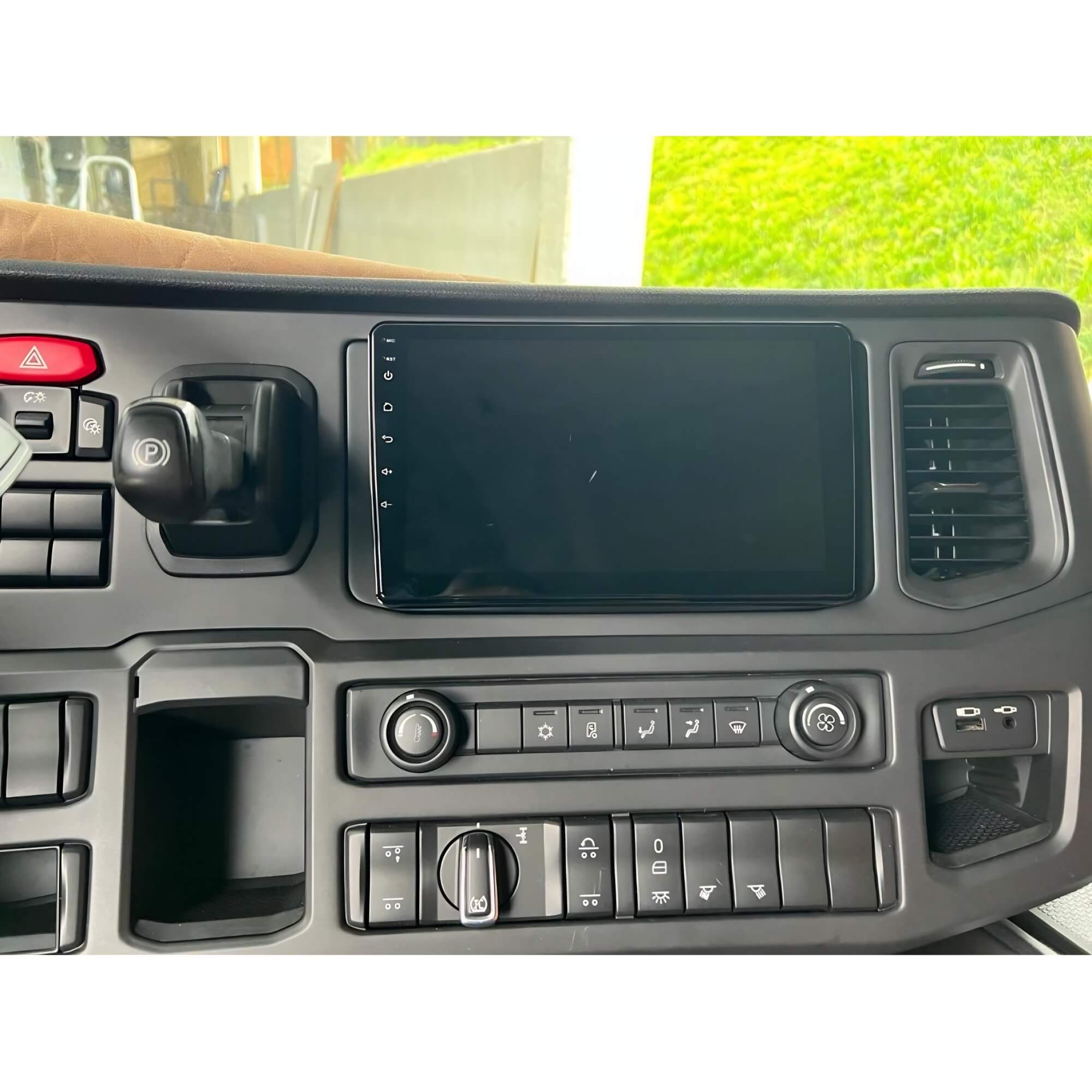 Moldura 9" Flutuante Scania NTG Padrão Chinês cor Preta Fiamon - 6065