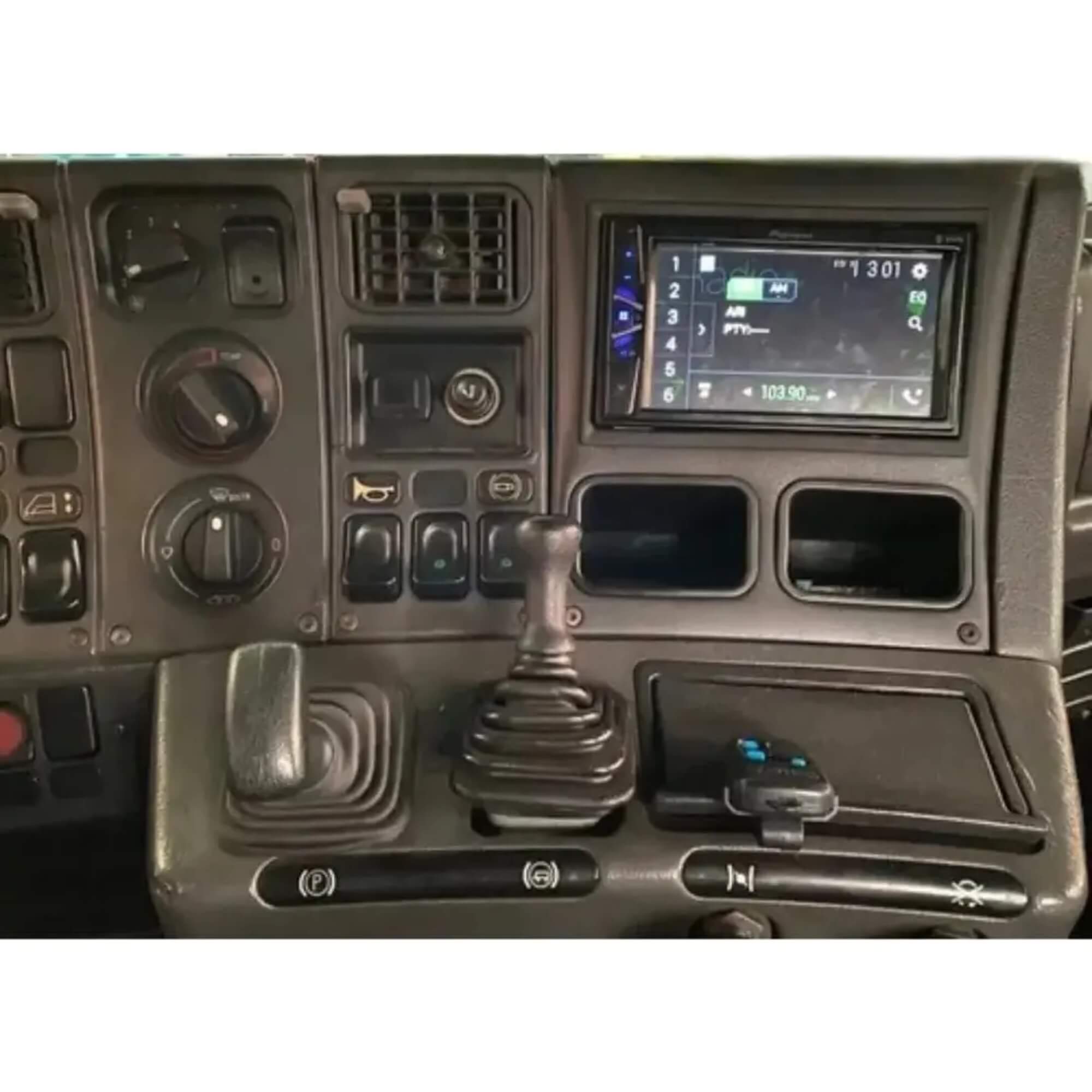 Moldura 2Din 7" Scania P93 R113 T113 R143 T143 Painel de Avião e Série 4 114 124 Fiamon - 6070