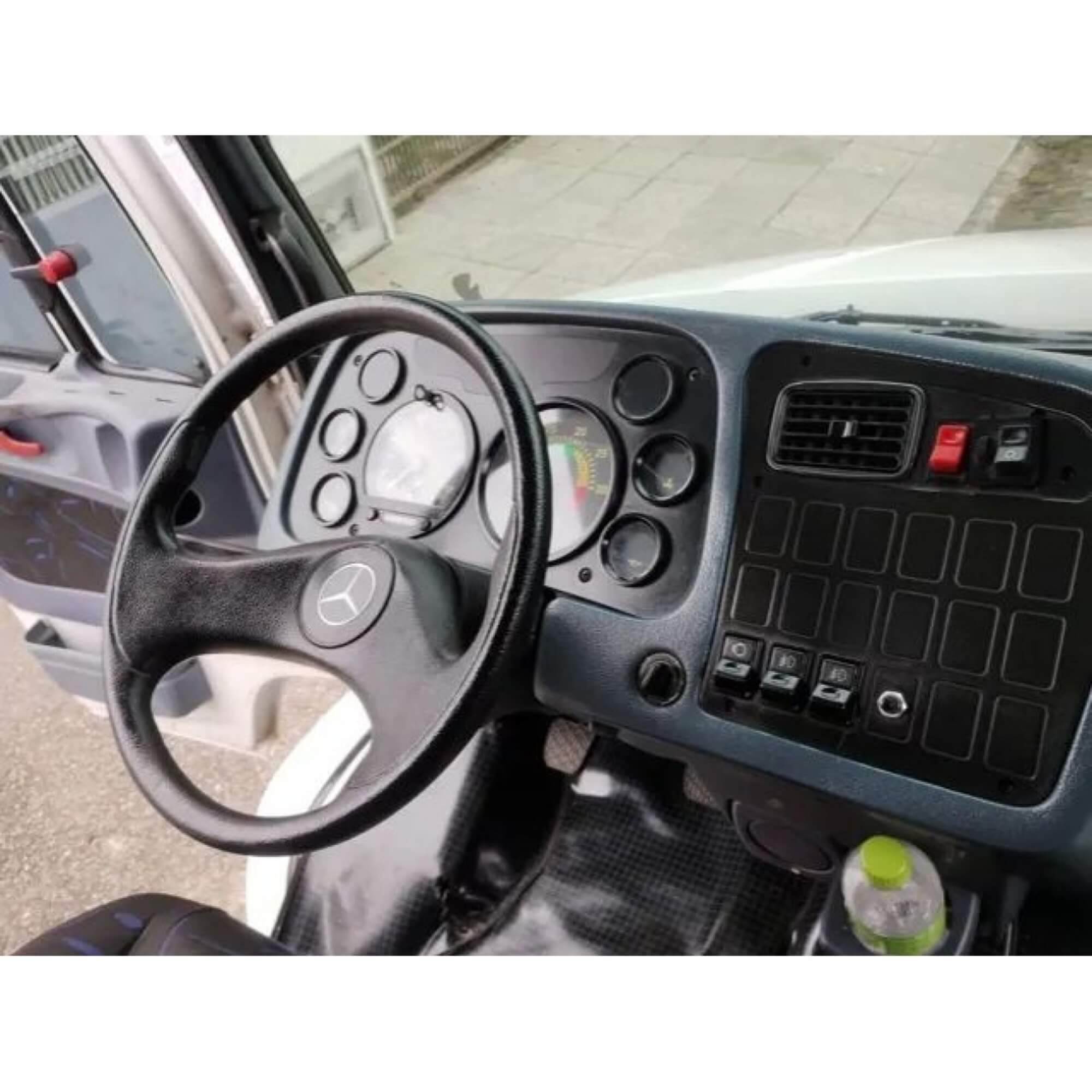 Moldura 2Din Padrão CH/JP Mercedes Benz 712/914/1620/1634/1938/2423 cor Preta Fiamon - 6121