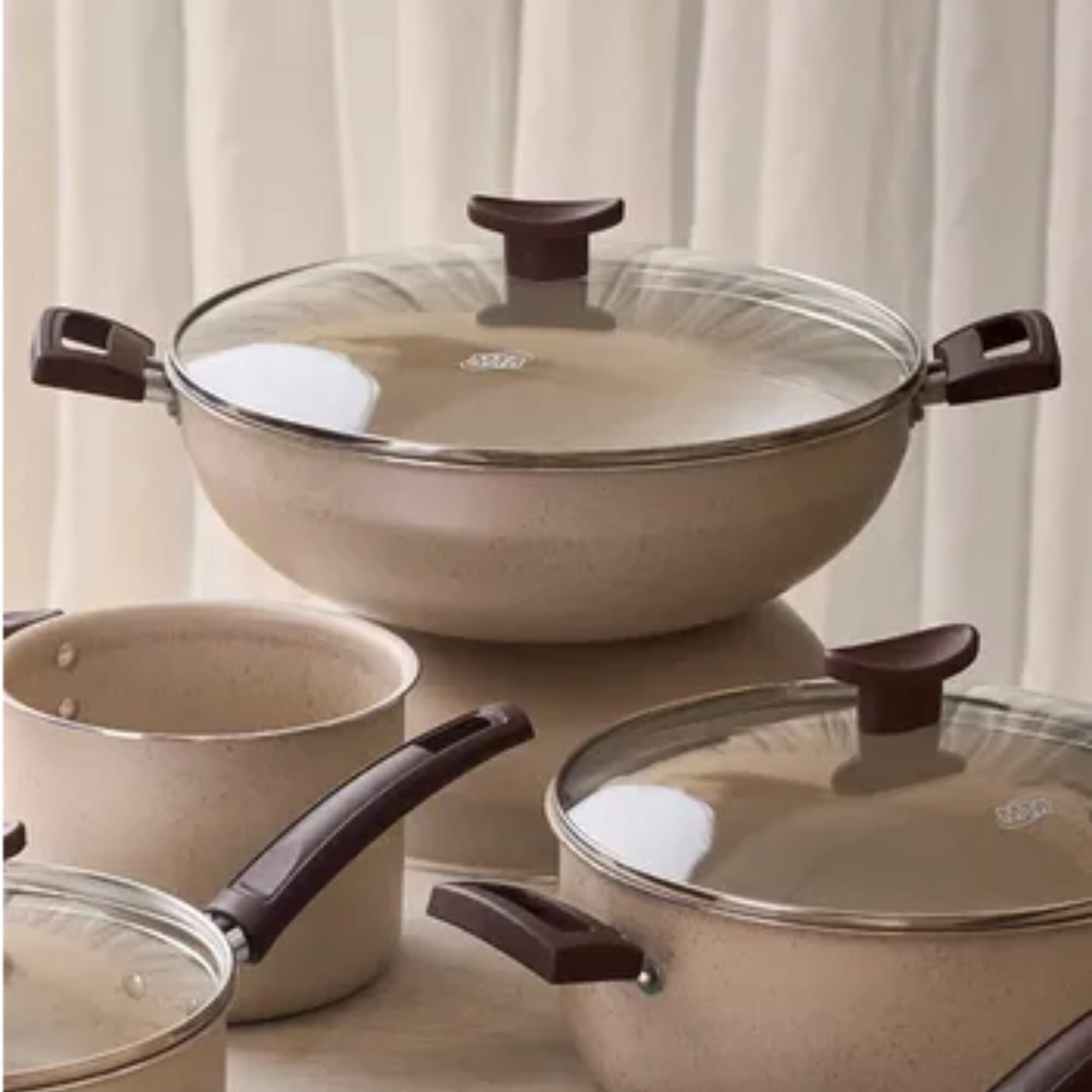 Panela Wok com Tampa de Vidro Aura Cor Baunilha 4,3L Nº28 de Alúminio Superflon MTA - 1271