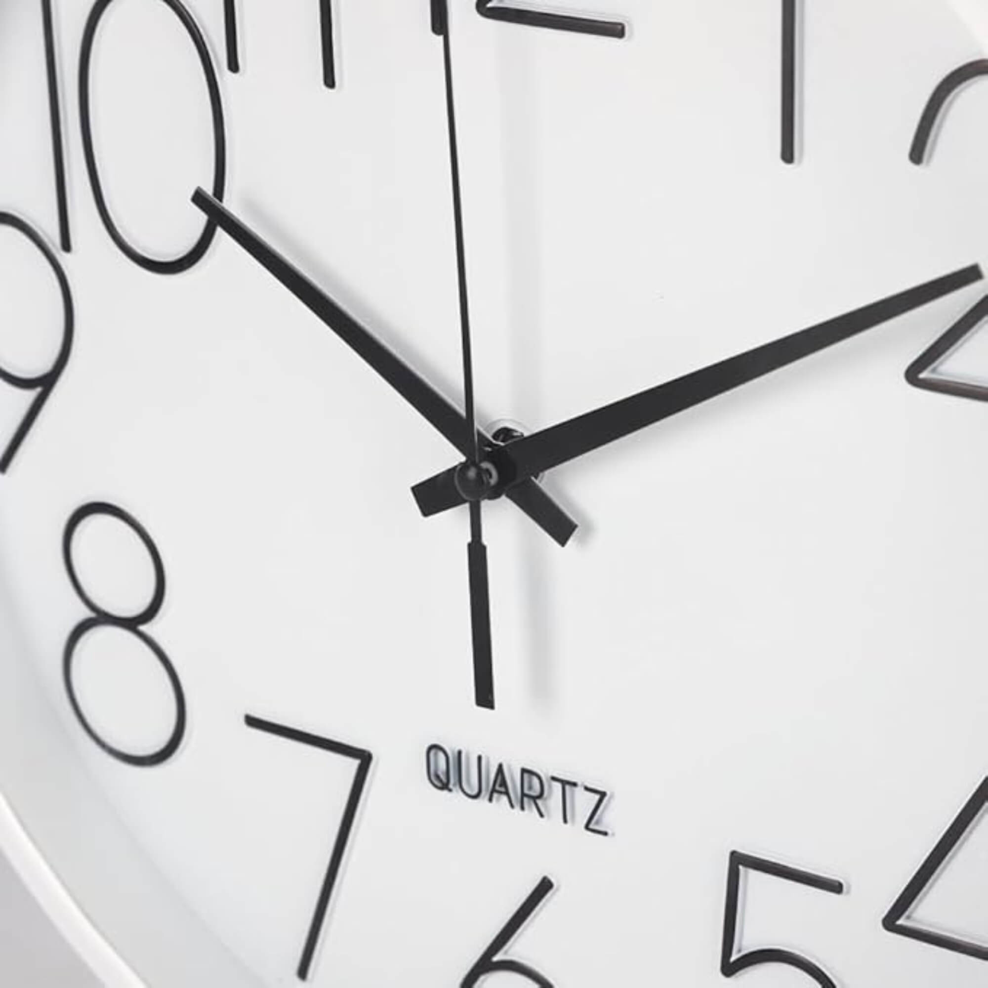 Relógio de Parede 24cm na Cor Branca com Números Pretos Conthey Evolux - N24303594
