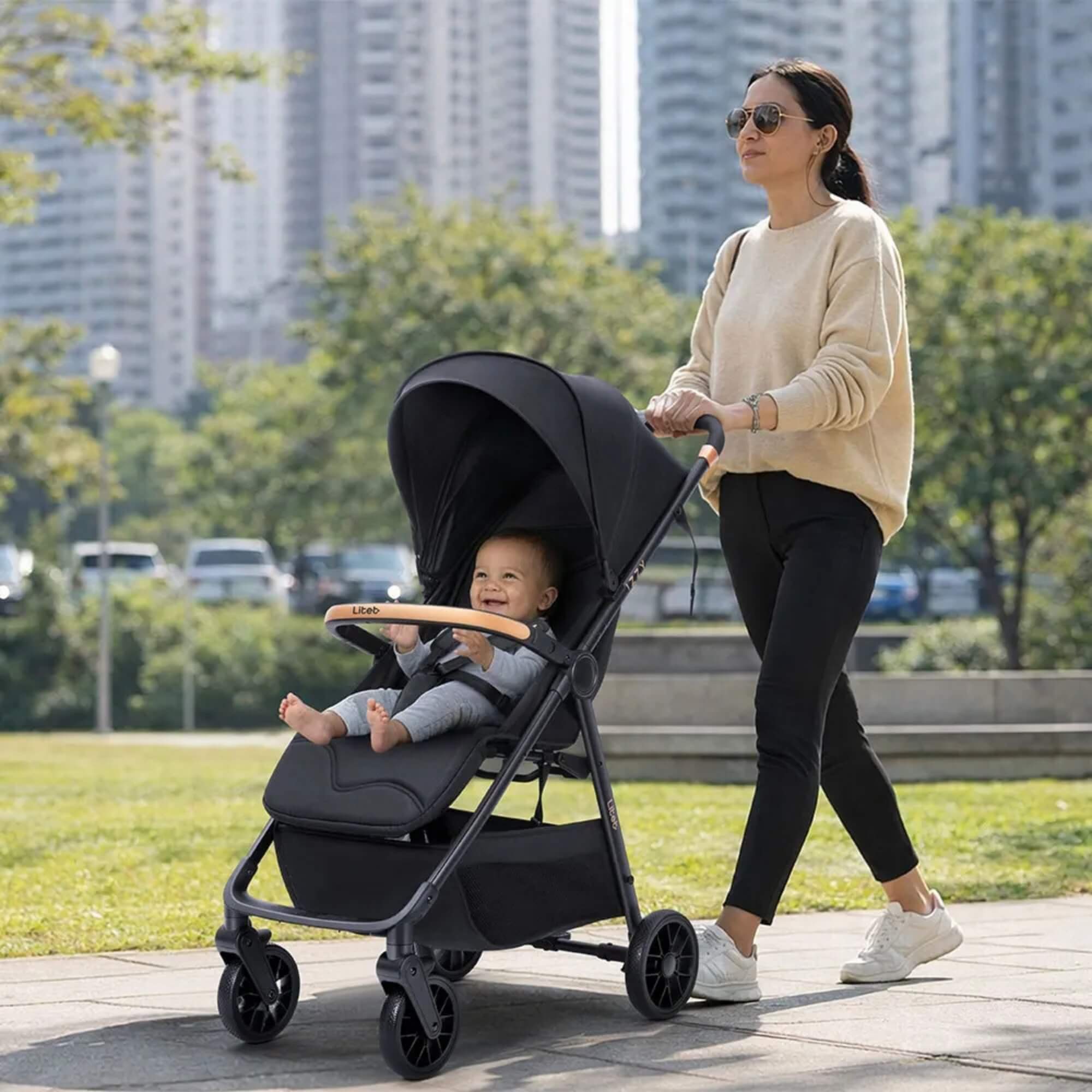 Carrinho Compacto Izzy até 15Kg cor Preto Litet - BB479