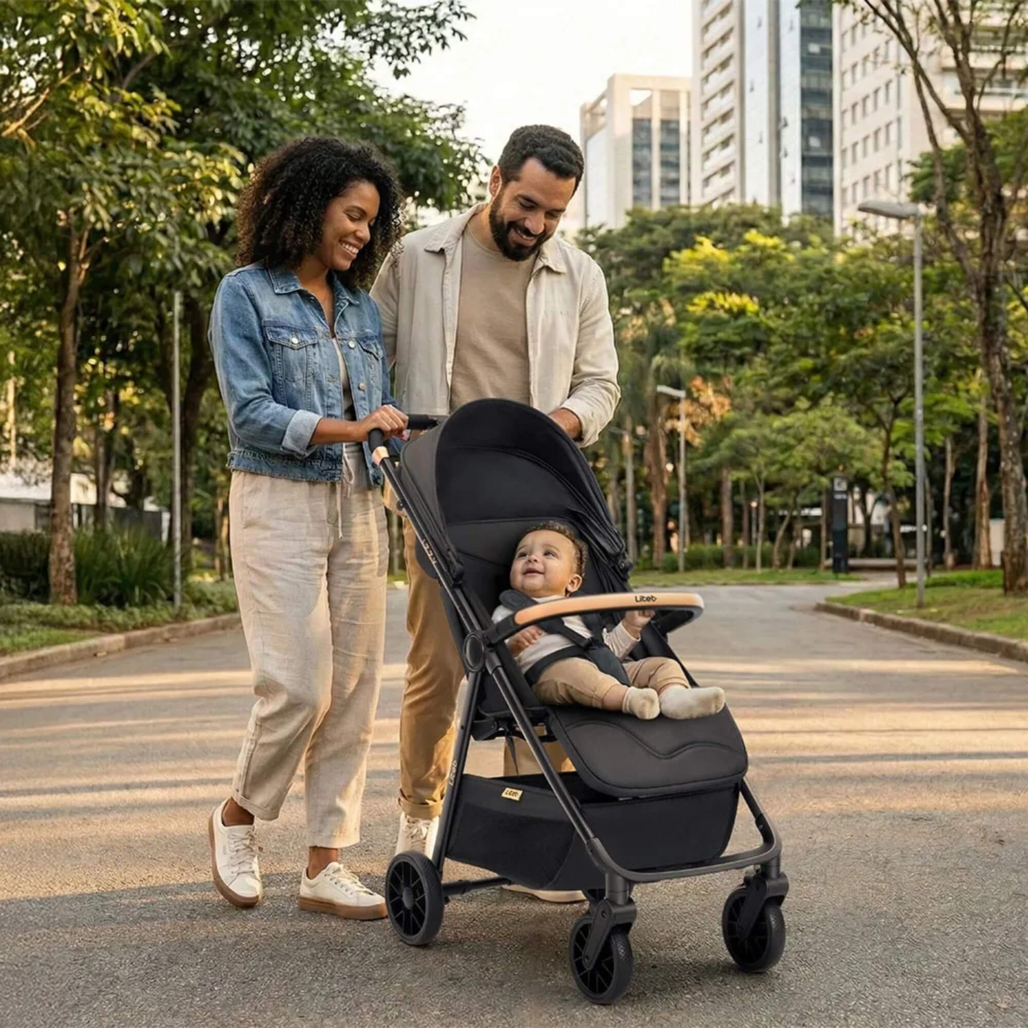 Carrinho Compacto Izzy até 15Kg cor Preto Litet - BB479