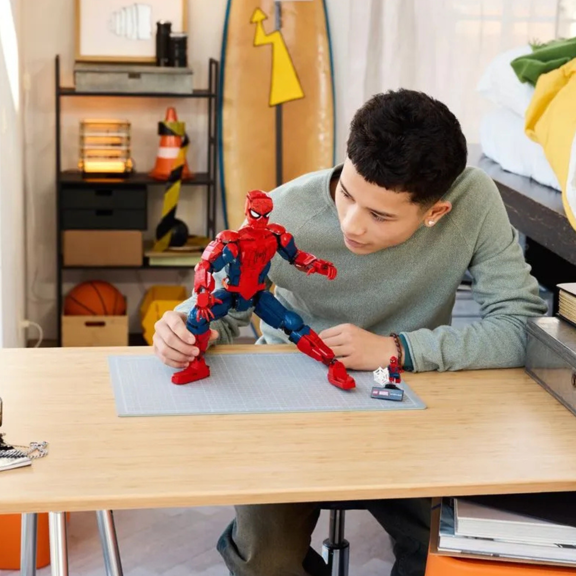 LEGO Marvel Figura do Homem-Aranha 813 Peças - 4111176346