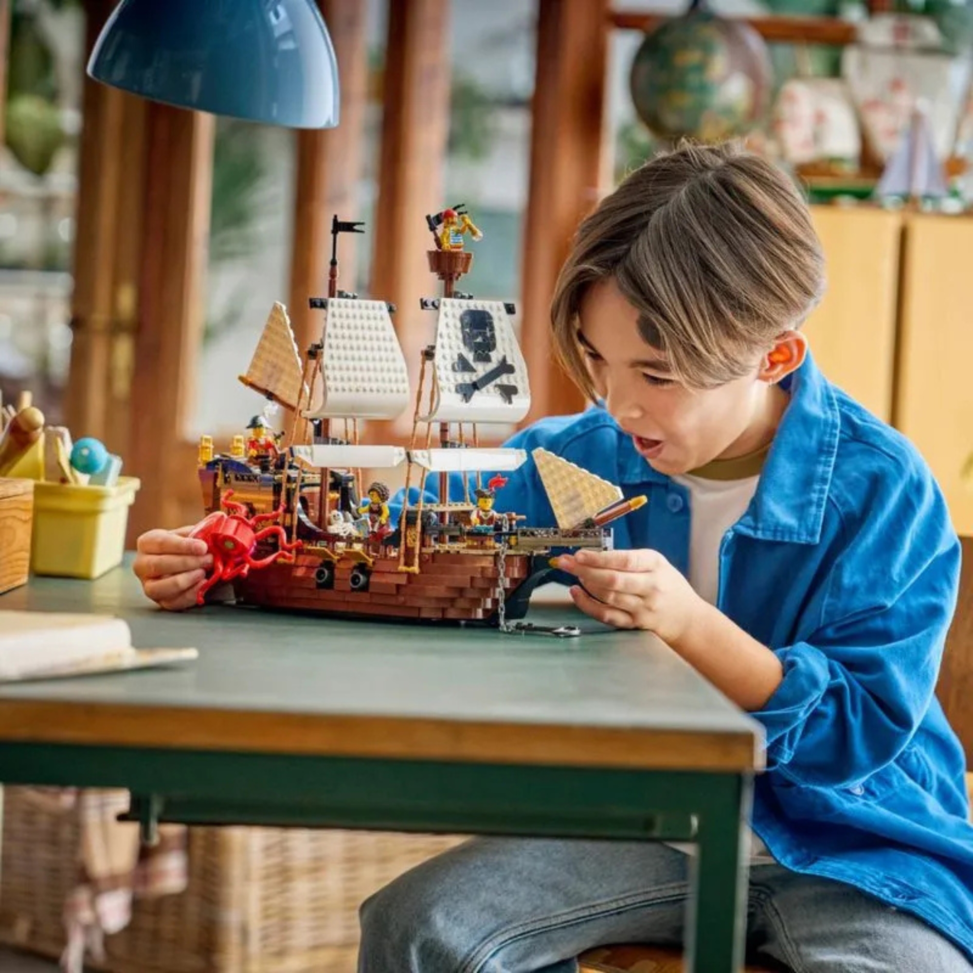 LEGO Creator 3 em 1 - Navio pirata icônico c/ 1074 peças - 4111131387