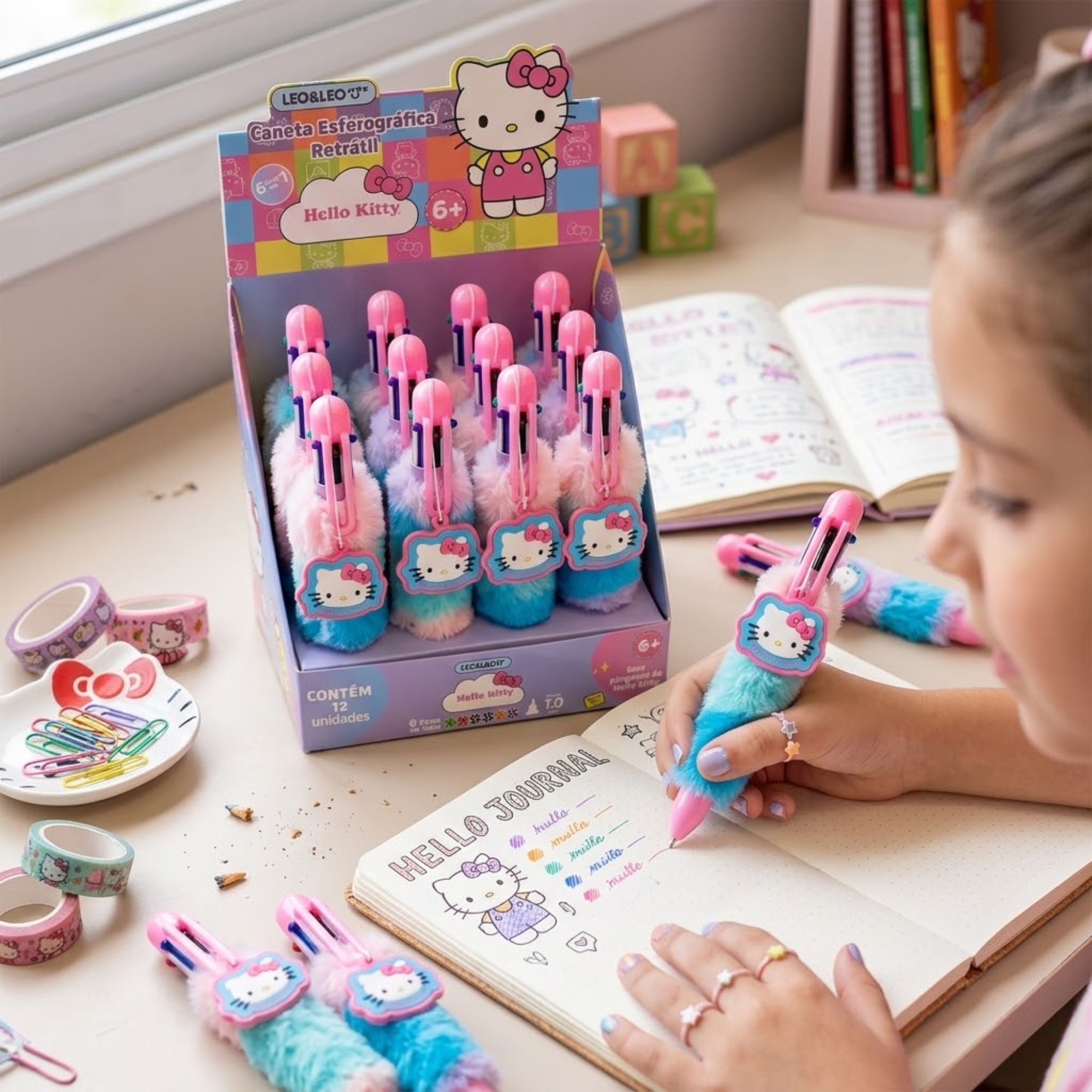 Caneta 6 em 1 Hello Kitty Pelúcia Display c/ 12 unidades Leo&Leo Leonora - 10874