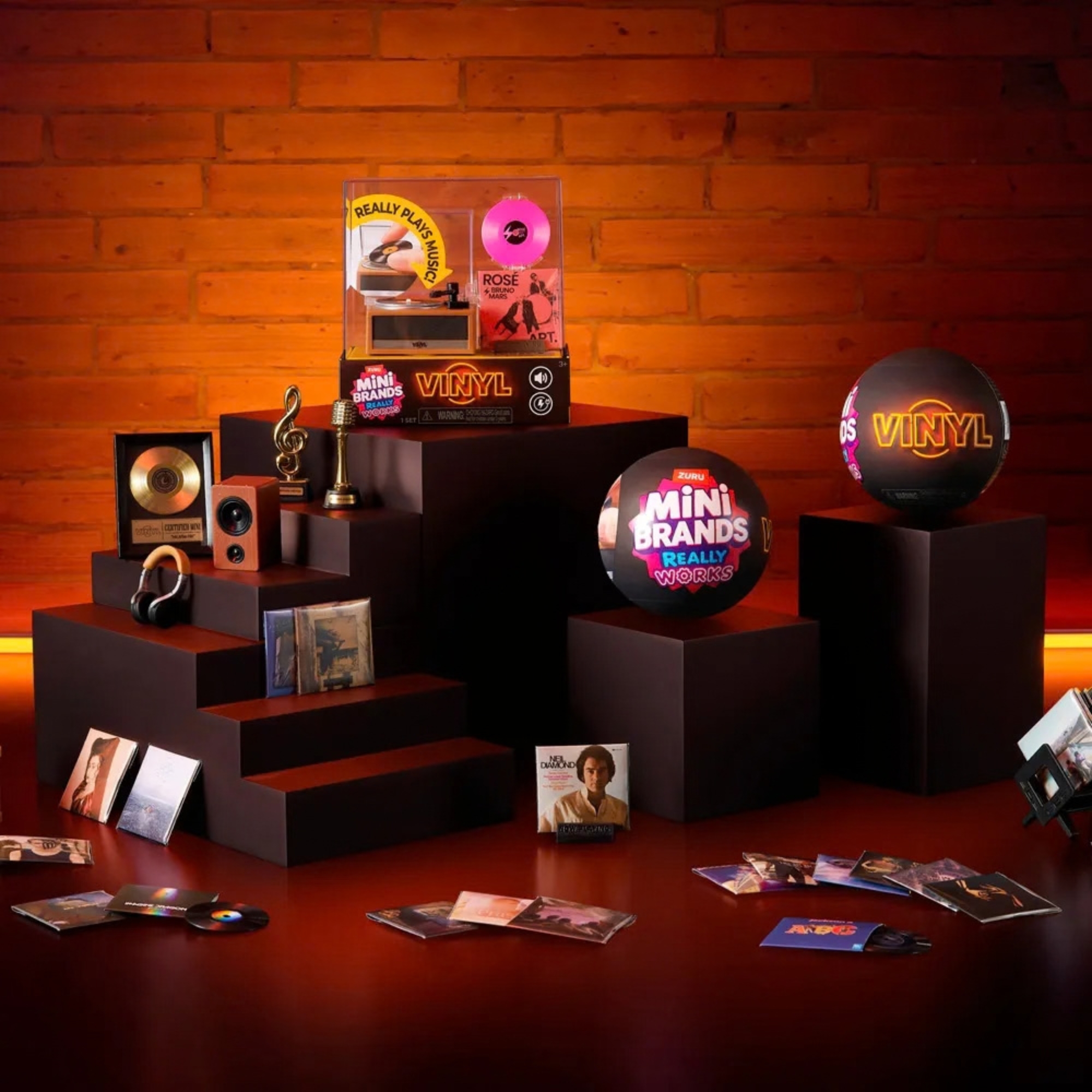 Playset Toca-Discos Mini Brands Relly Works Vinyl + 1 Mini Brands Colecionáveis Candide